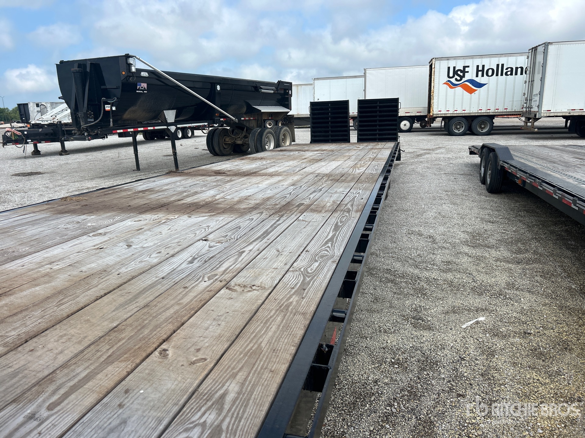 2026 Delco 40 FT T/A GOOSENECK