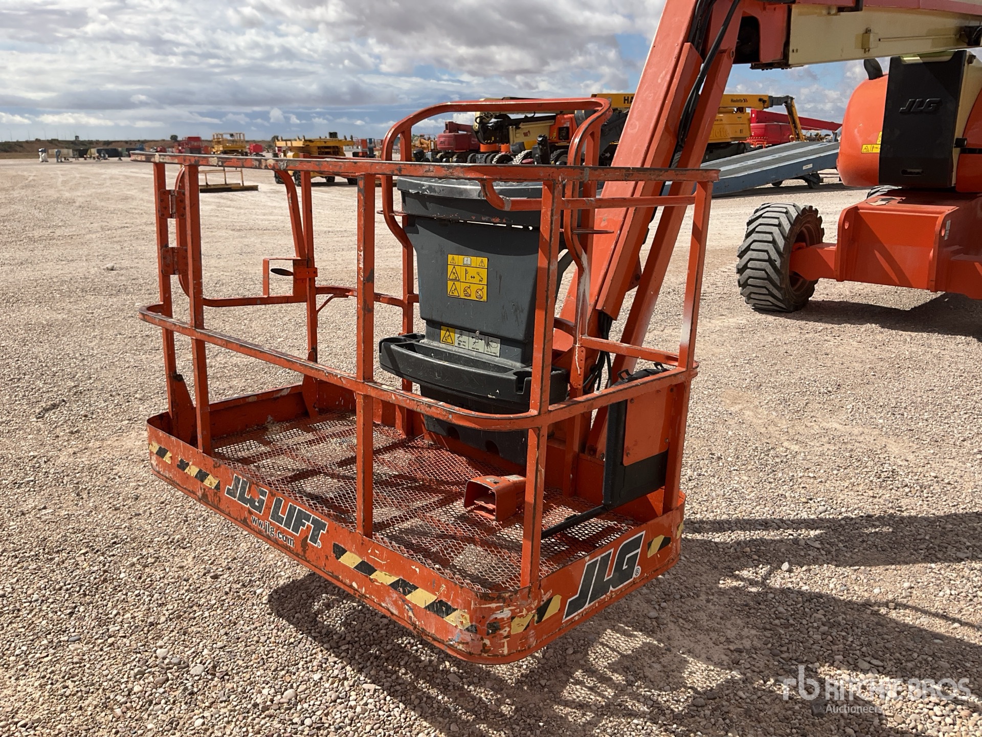2008 JLG 800AJ
