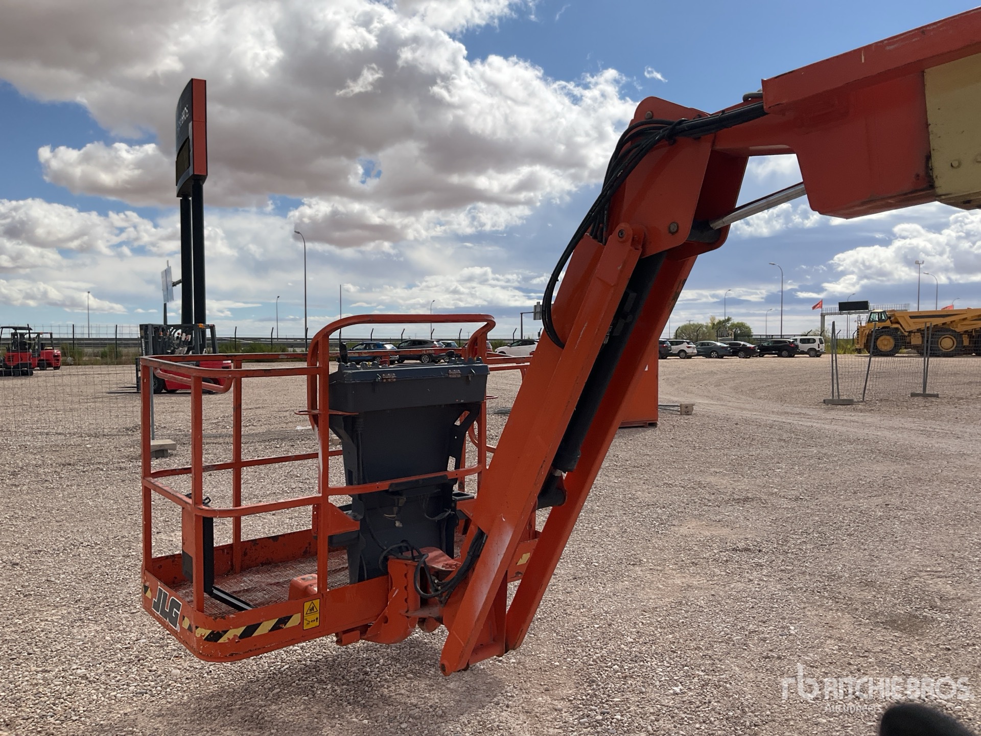 2008 JLG 800AJ