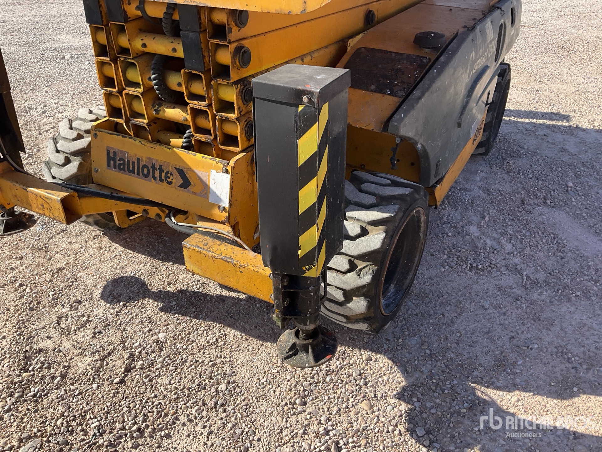 2010 Haulotte COMPACT12DX
