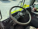Cab with Elementy sterujące układem sterowania