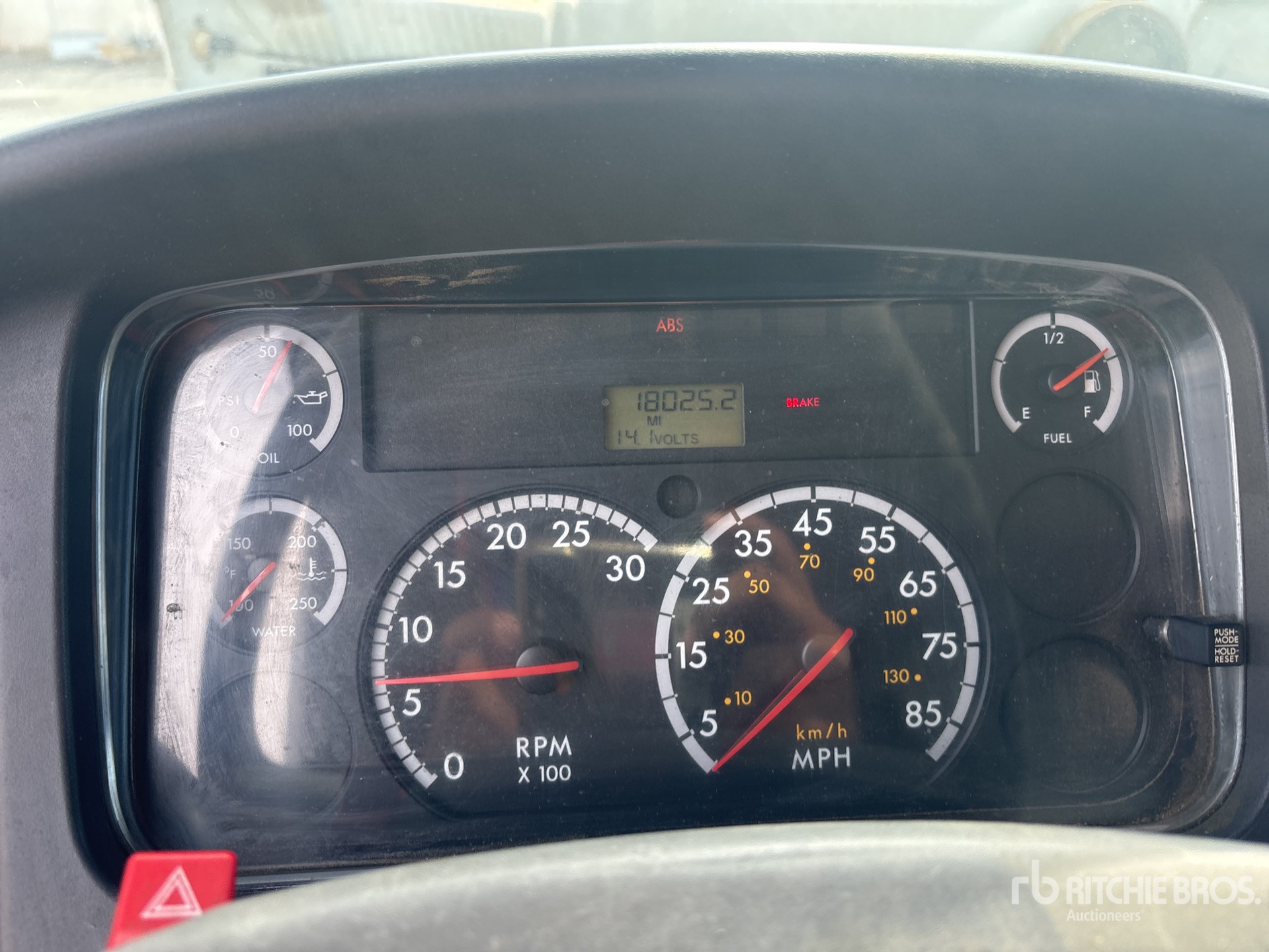 2006 Freightliner M2 106