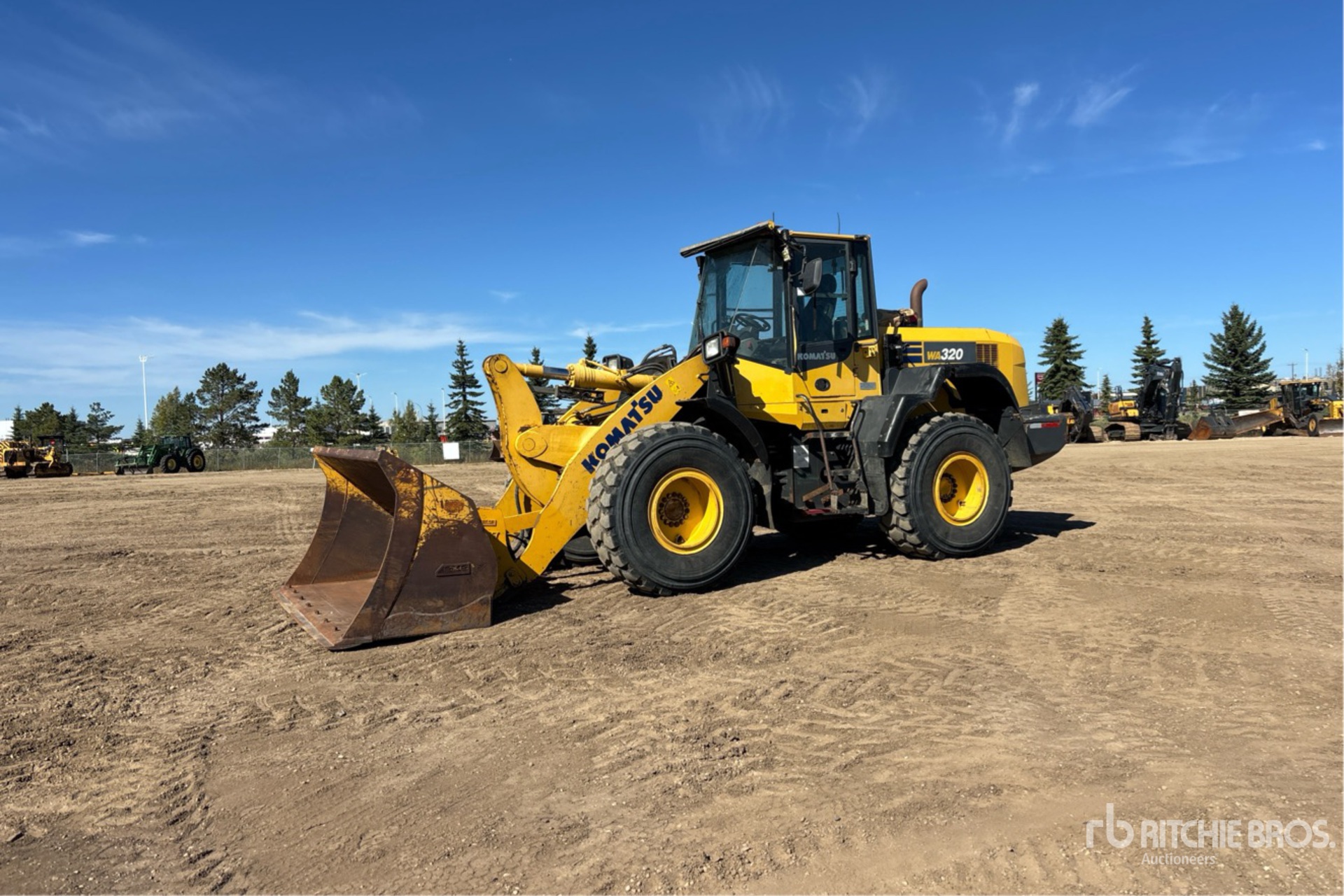 2015 Komatsu WA320-7