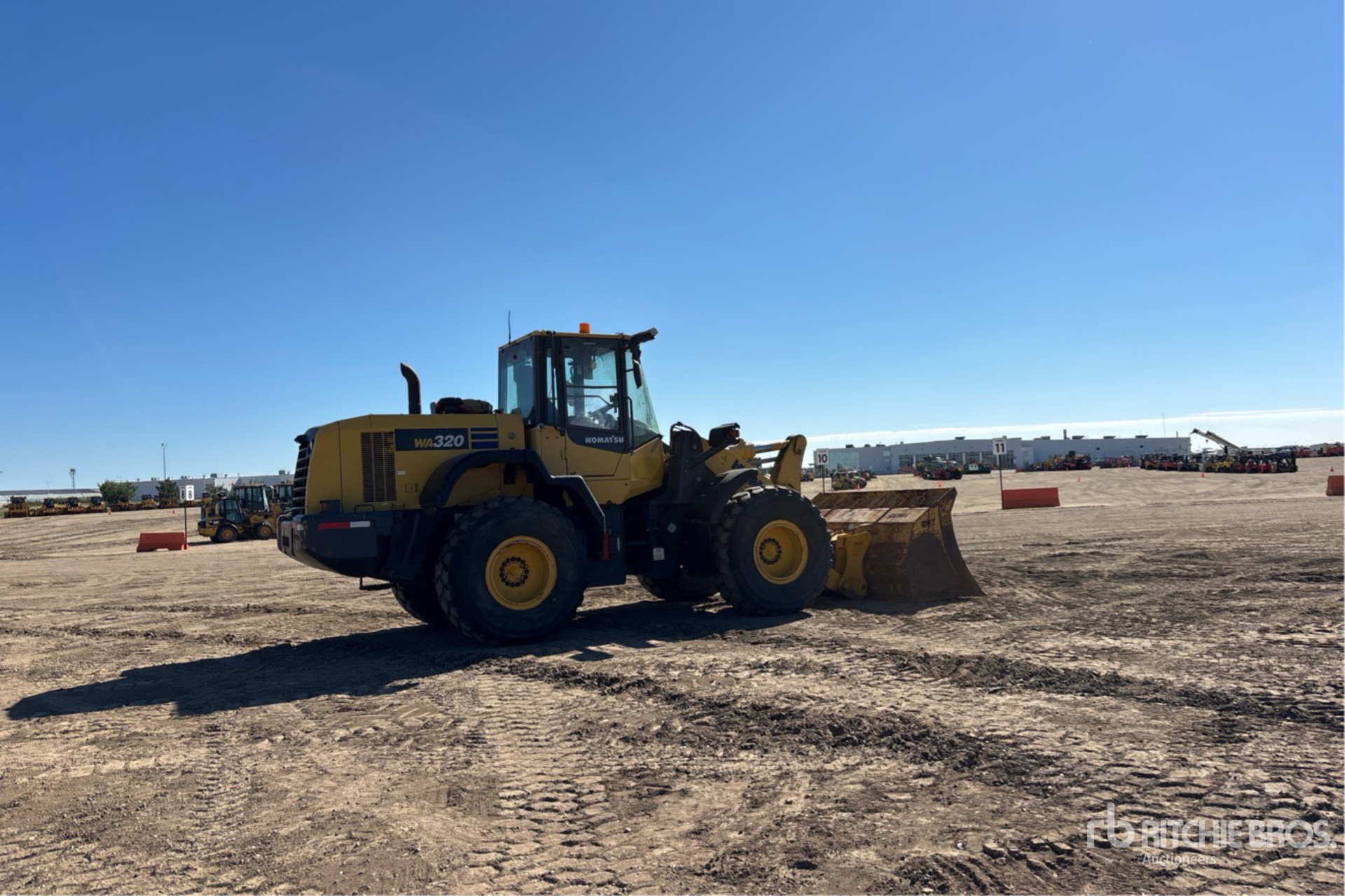 2015 Komatsu WA320-7