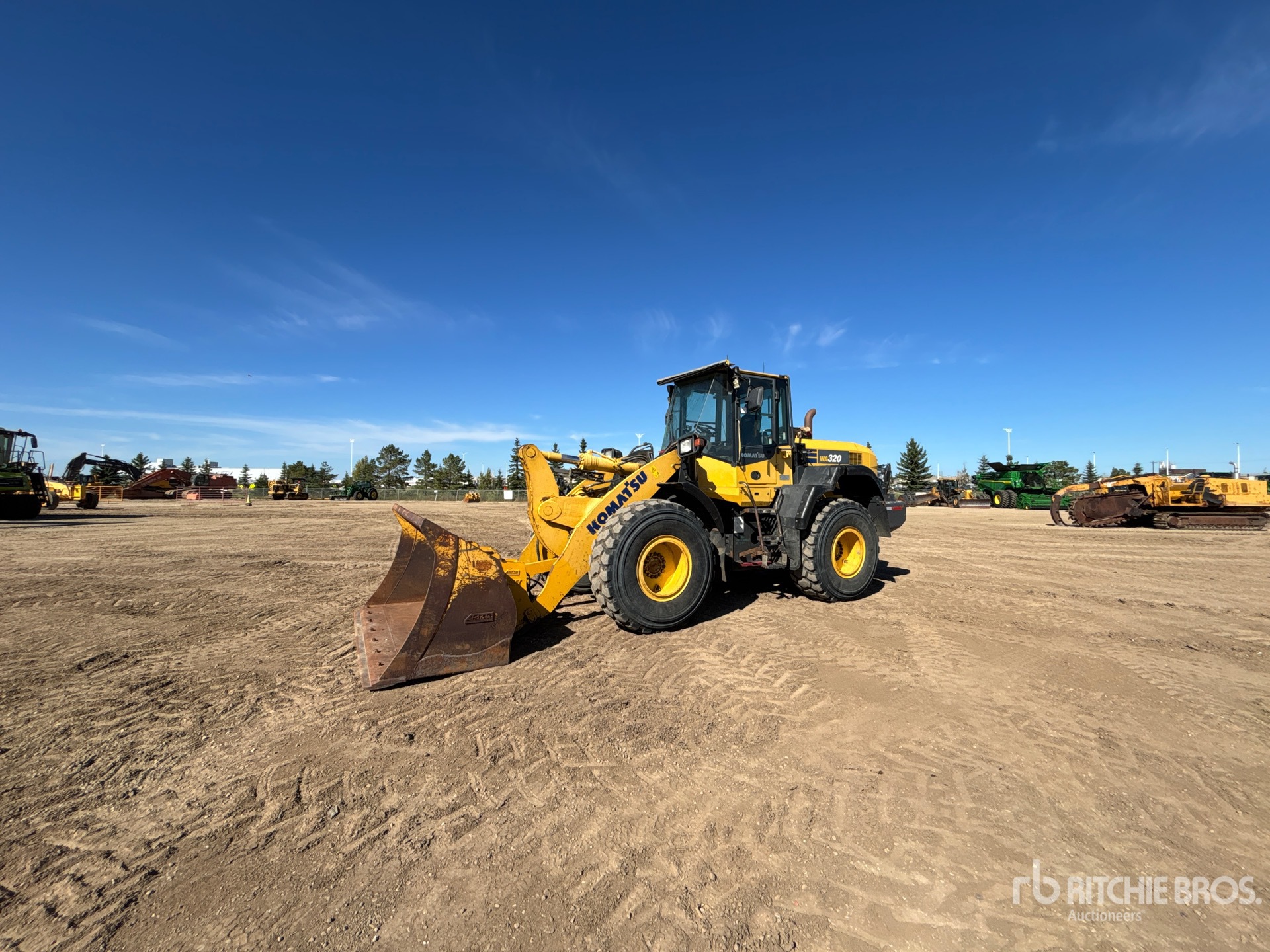 2015 Komatsu WA320-7