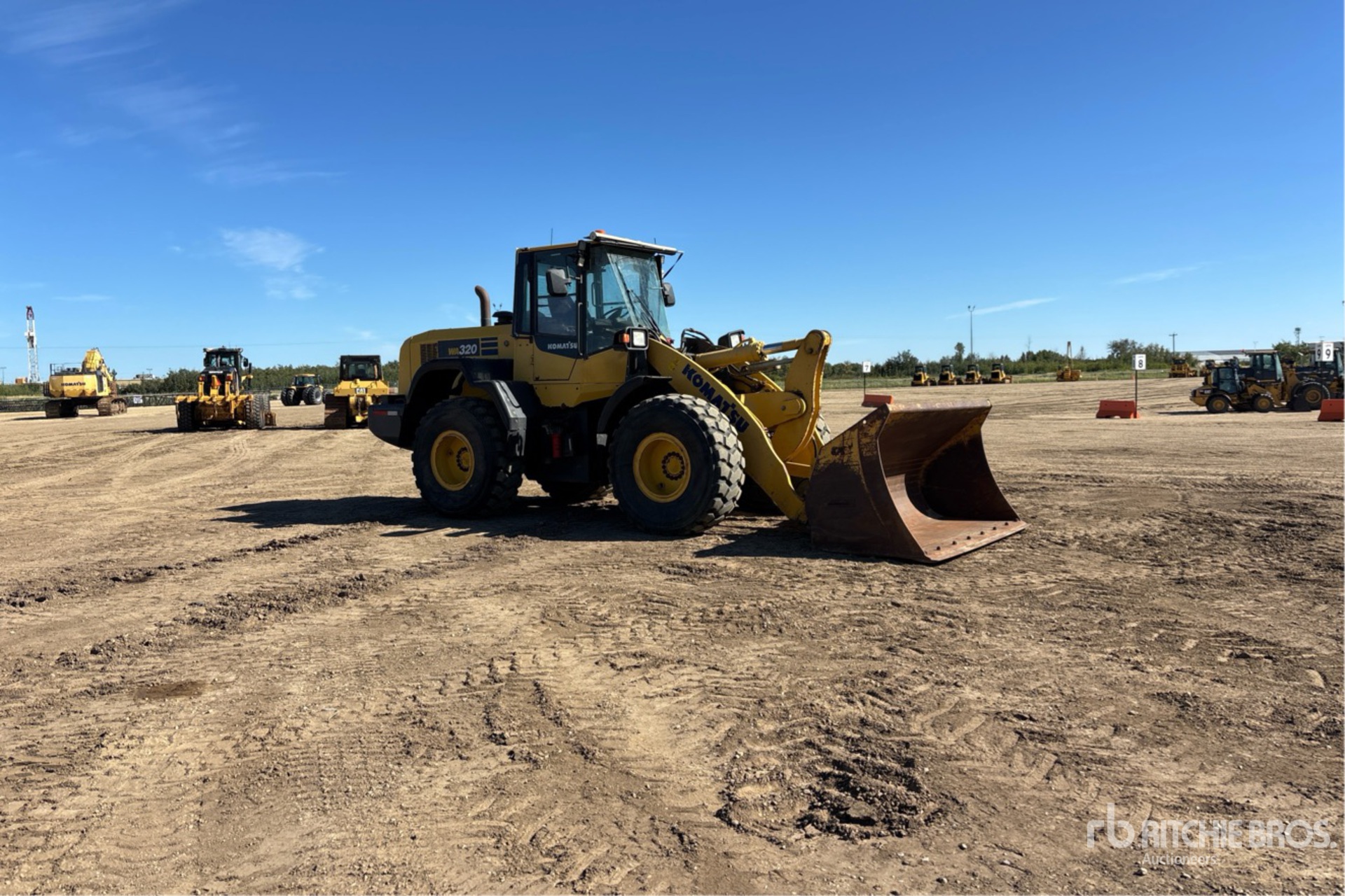 2015 Komatsu WA320-7