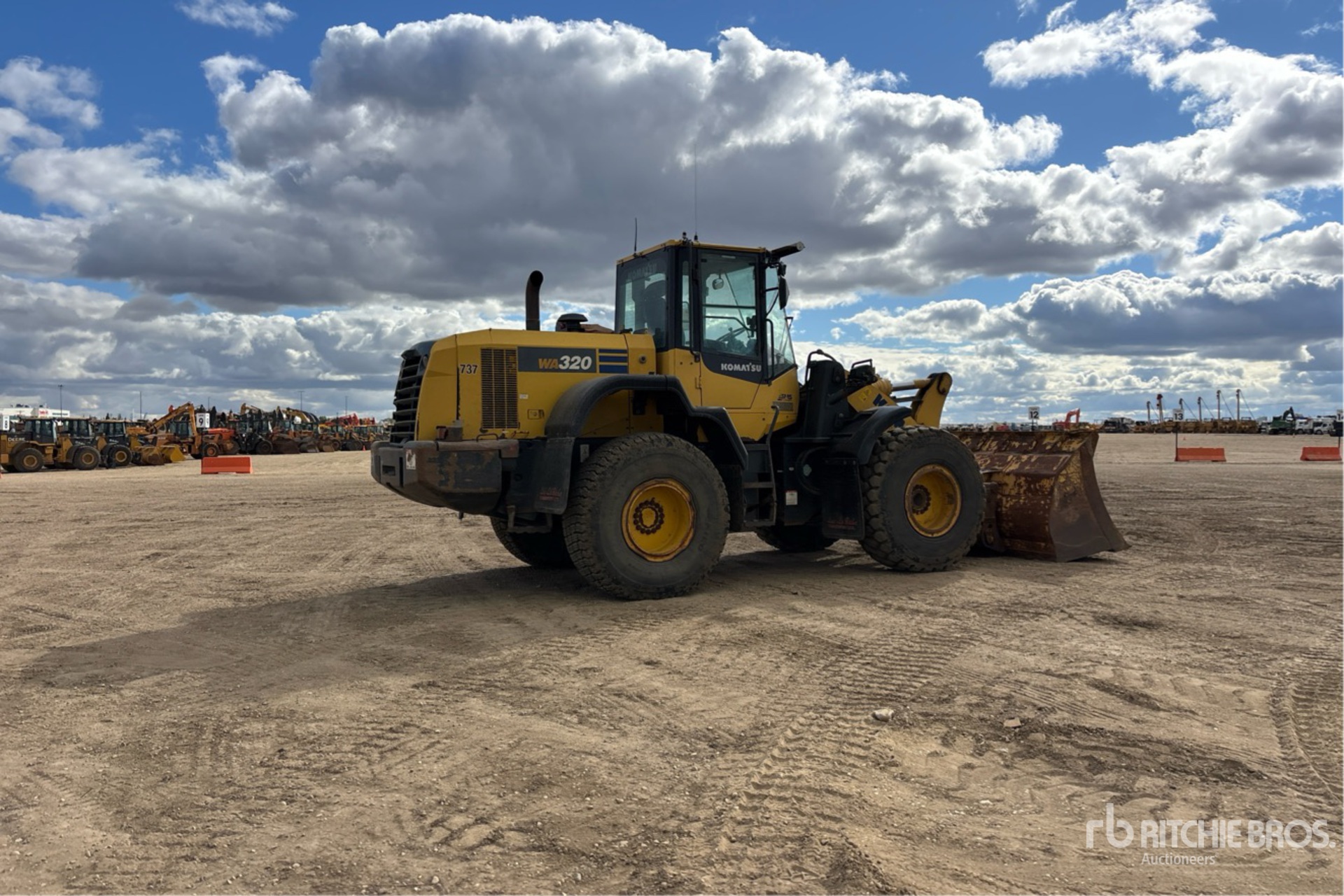 2013 Komatsu WA320-7