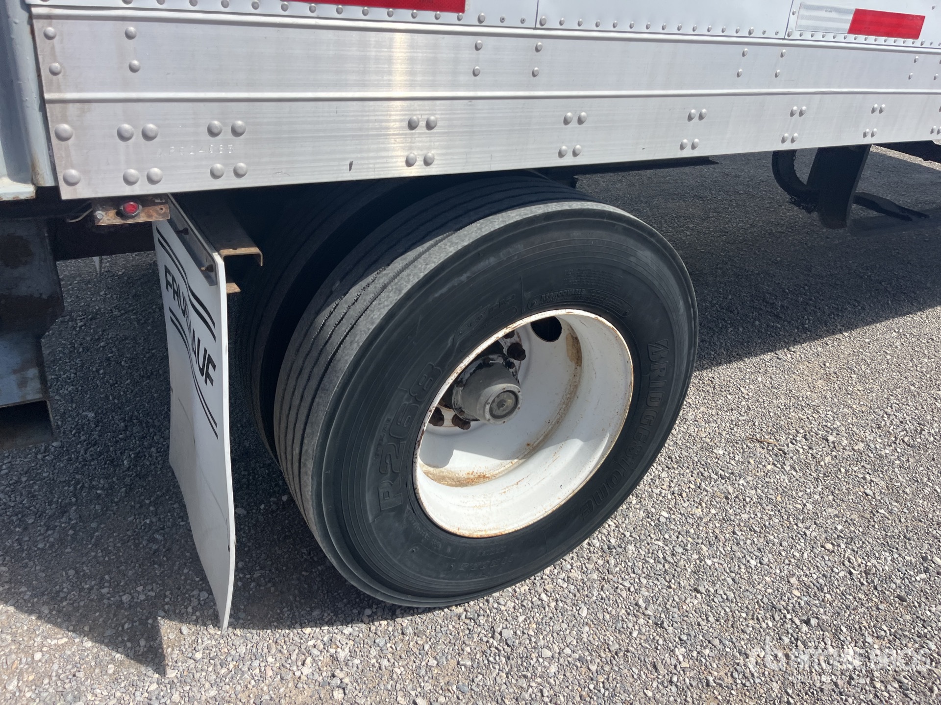 1999 Fruehauf 28 ft S/A