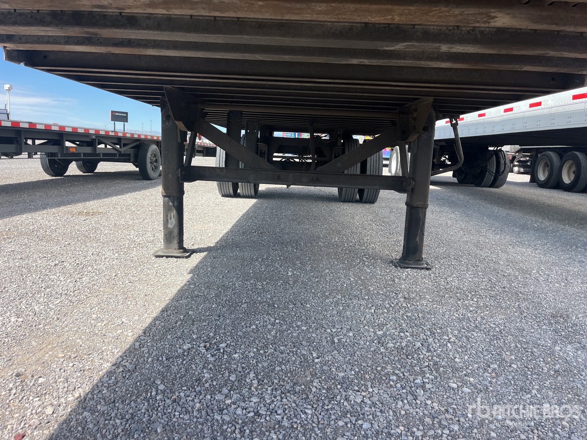 1999 Fruehauf 28 ft S/A