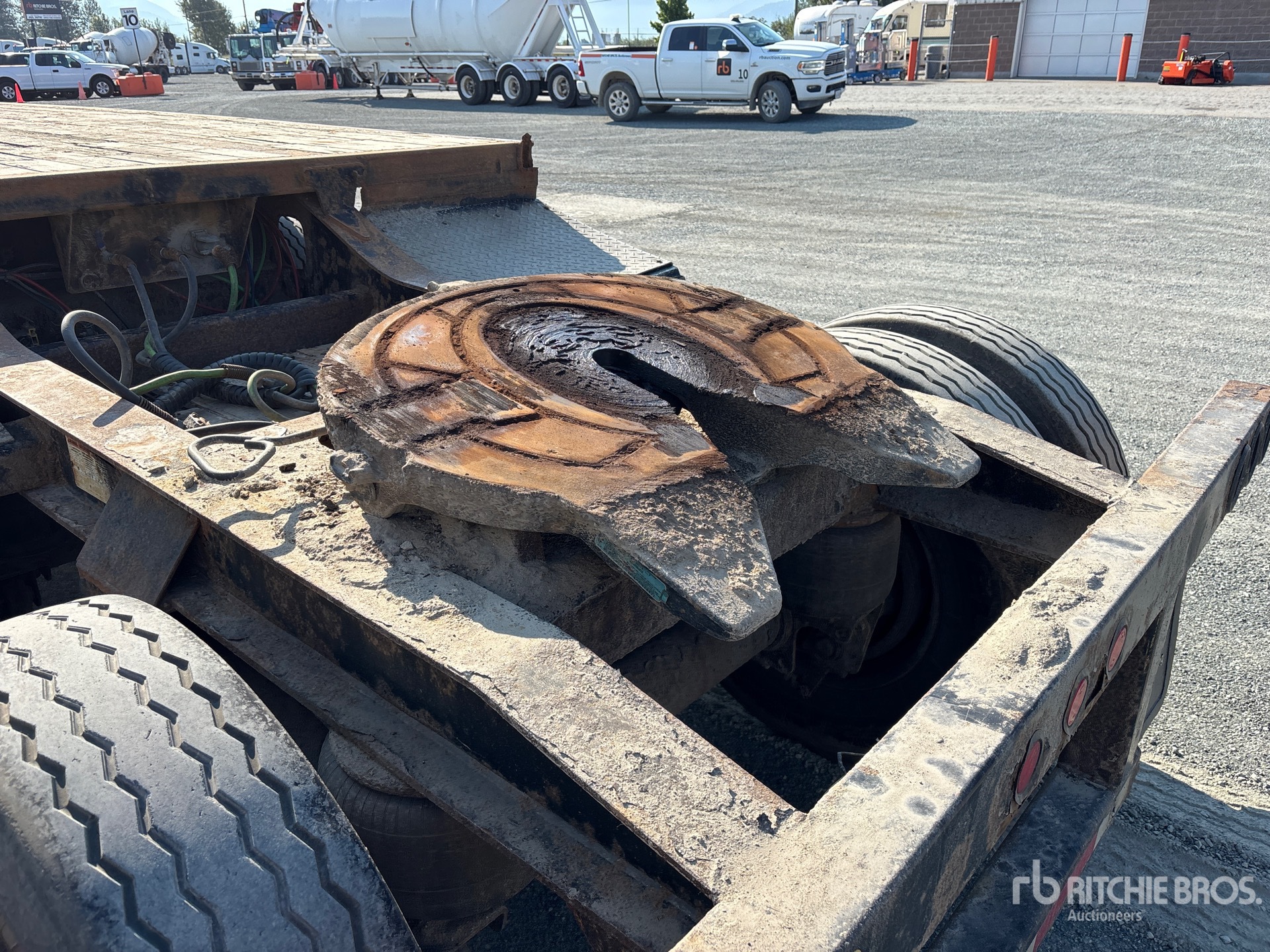 2014 Raja 32 FT SUPER B-TRAIN LEAD