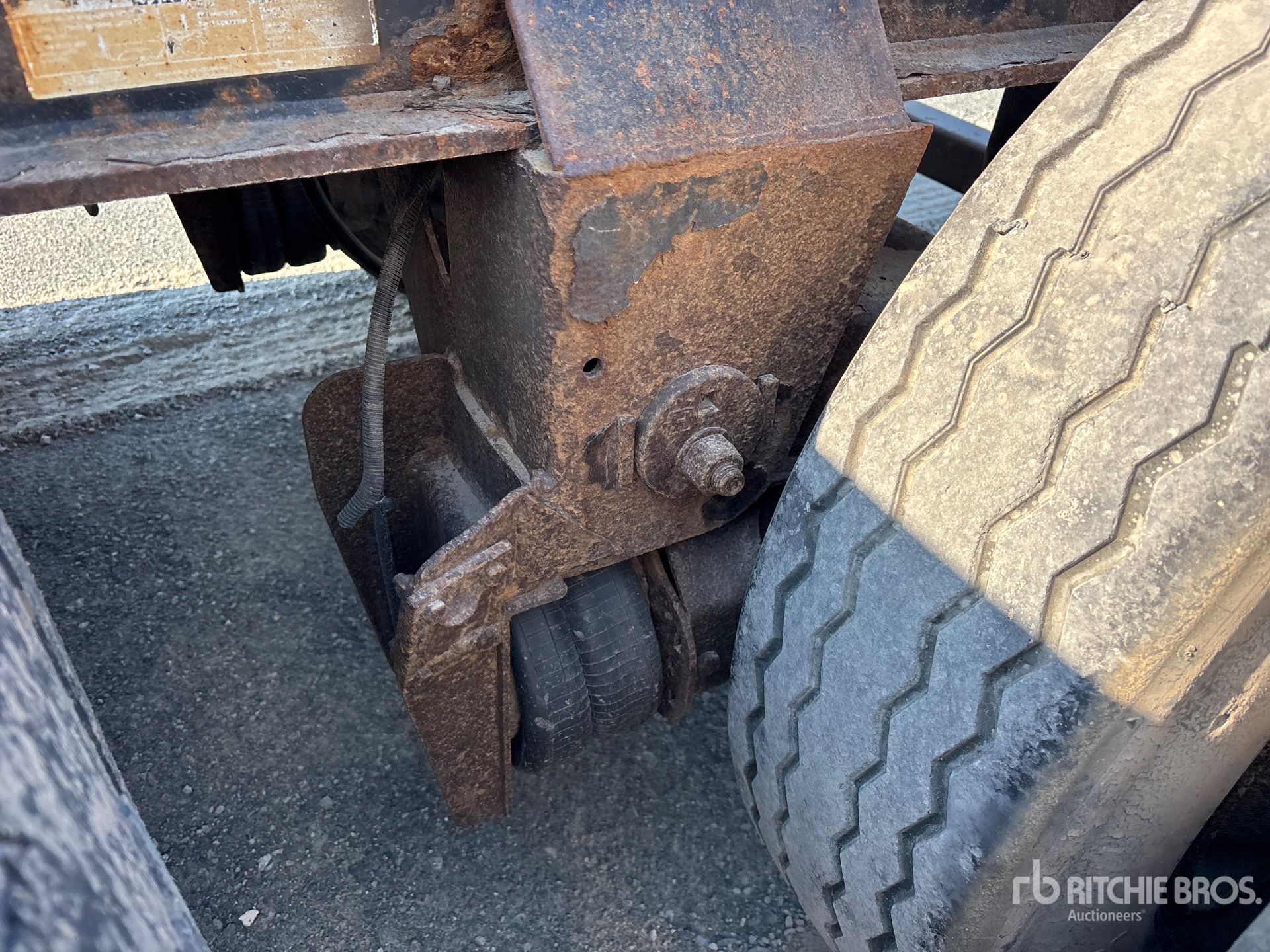 2014 Raja 32 FT SUPER B-TRAIN LEAD