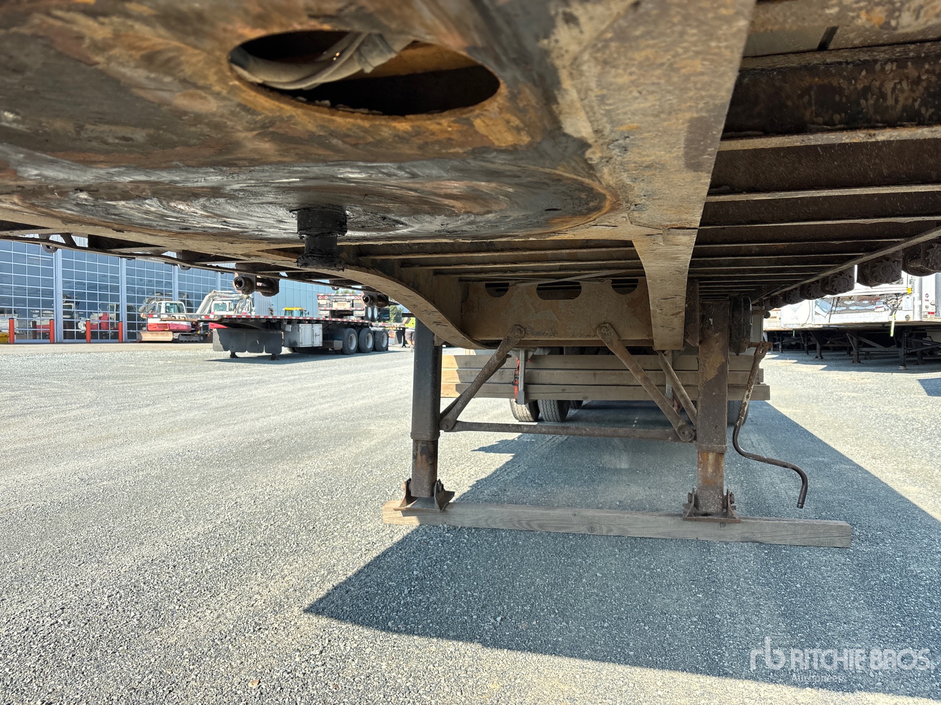 2014 Raja 32 FT SUPER B-TRAIN LEAD