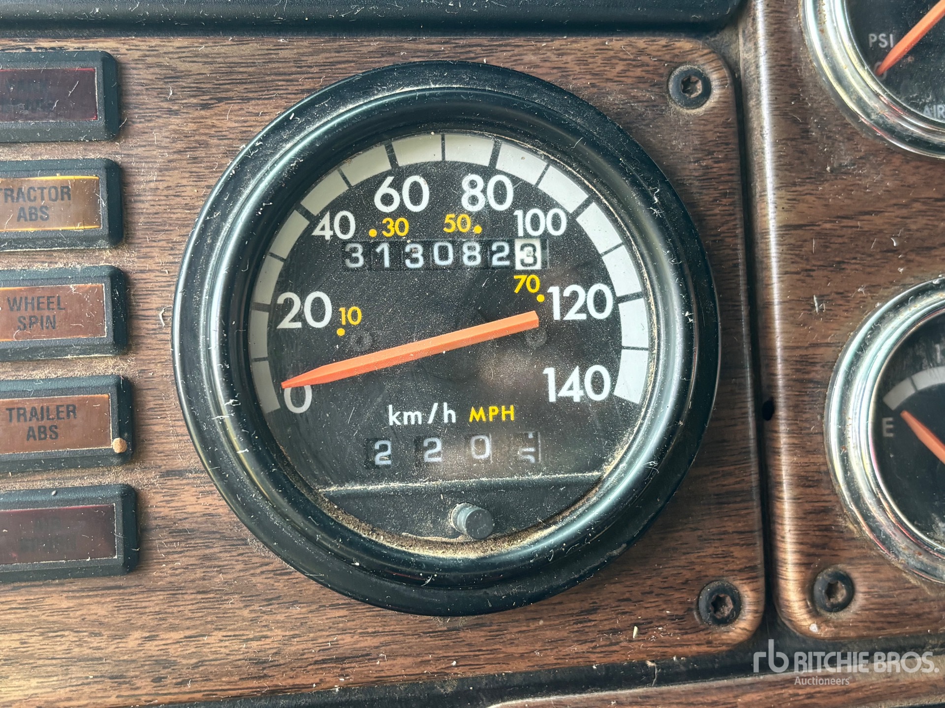 1996 Freightliner FLD 120