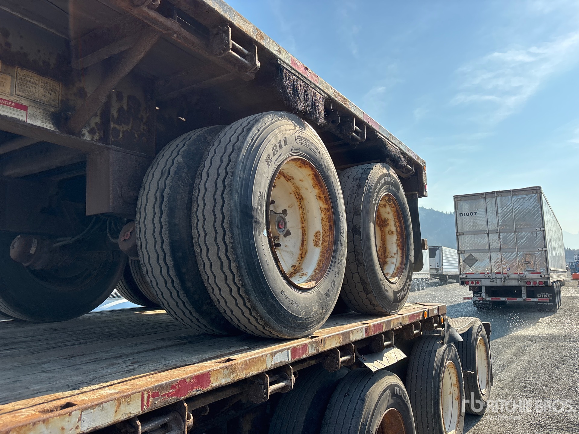 2004 Load King  28 FT SUPER B-TRAIN PUP