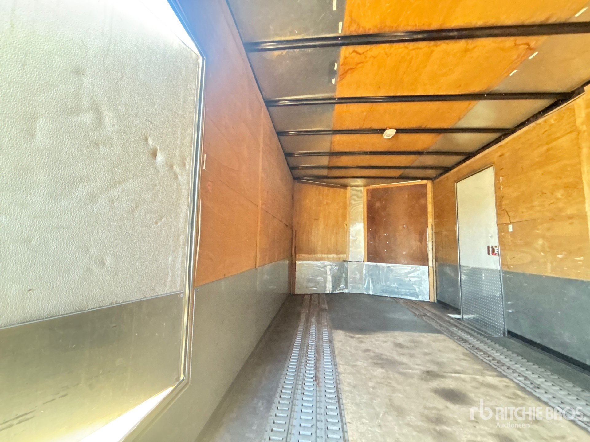 2016 Wells Cargo 24 FT T/A CAR HAULER