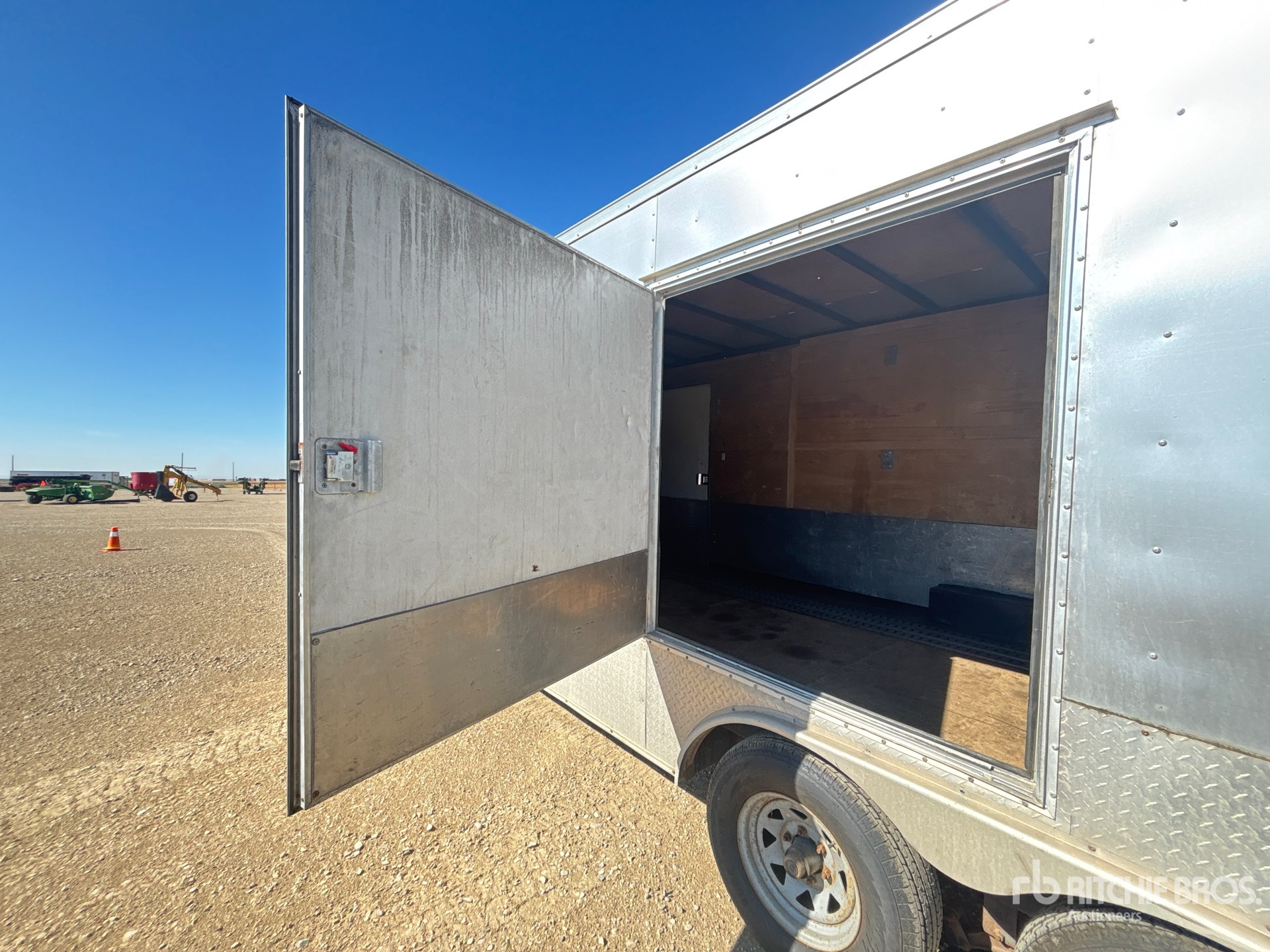 2016 Wells Cargo 24 FT T/A CAR HAULER