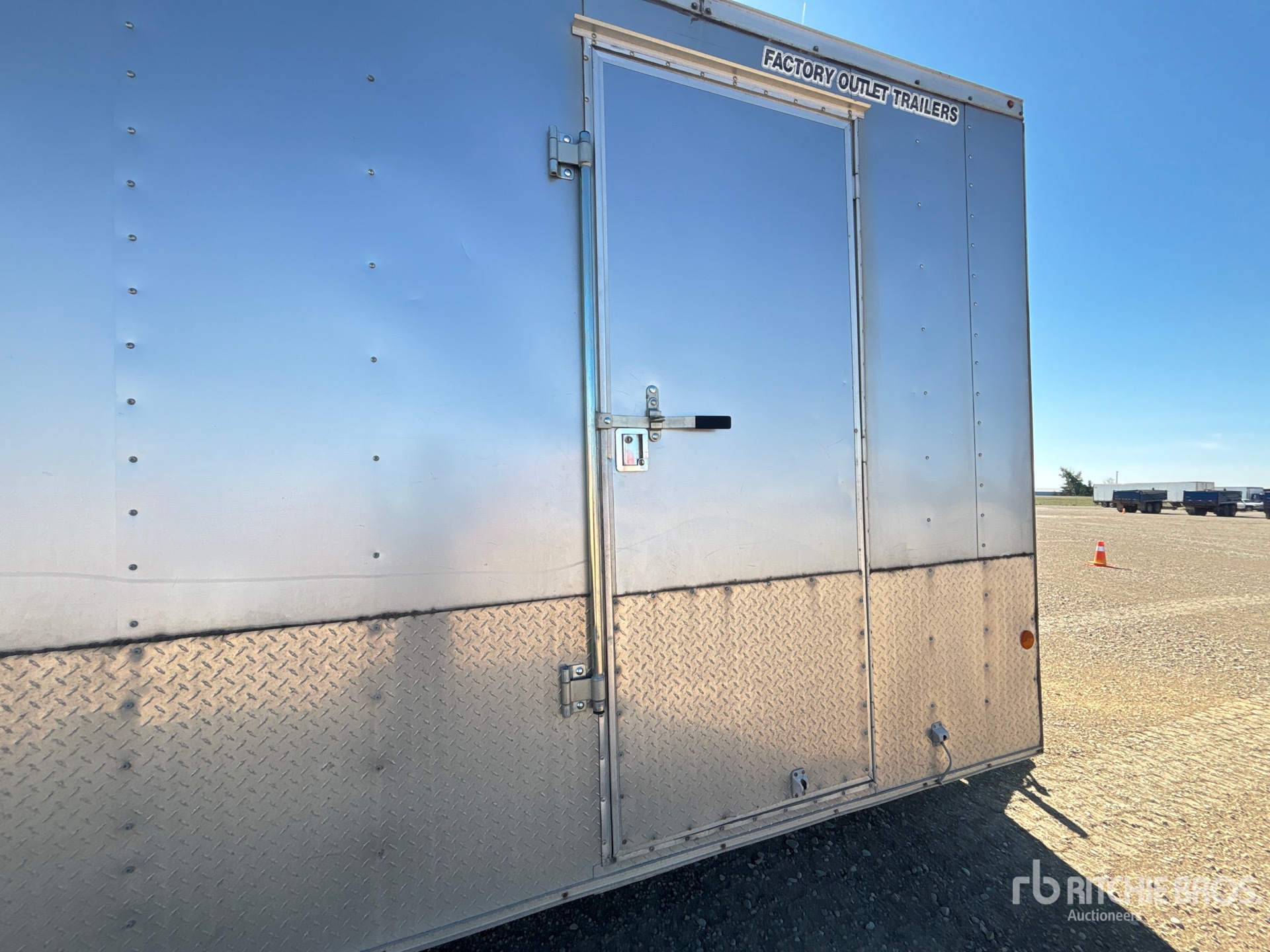 2016 Wells Cargo 24 FT T/A CAR HAULER