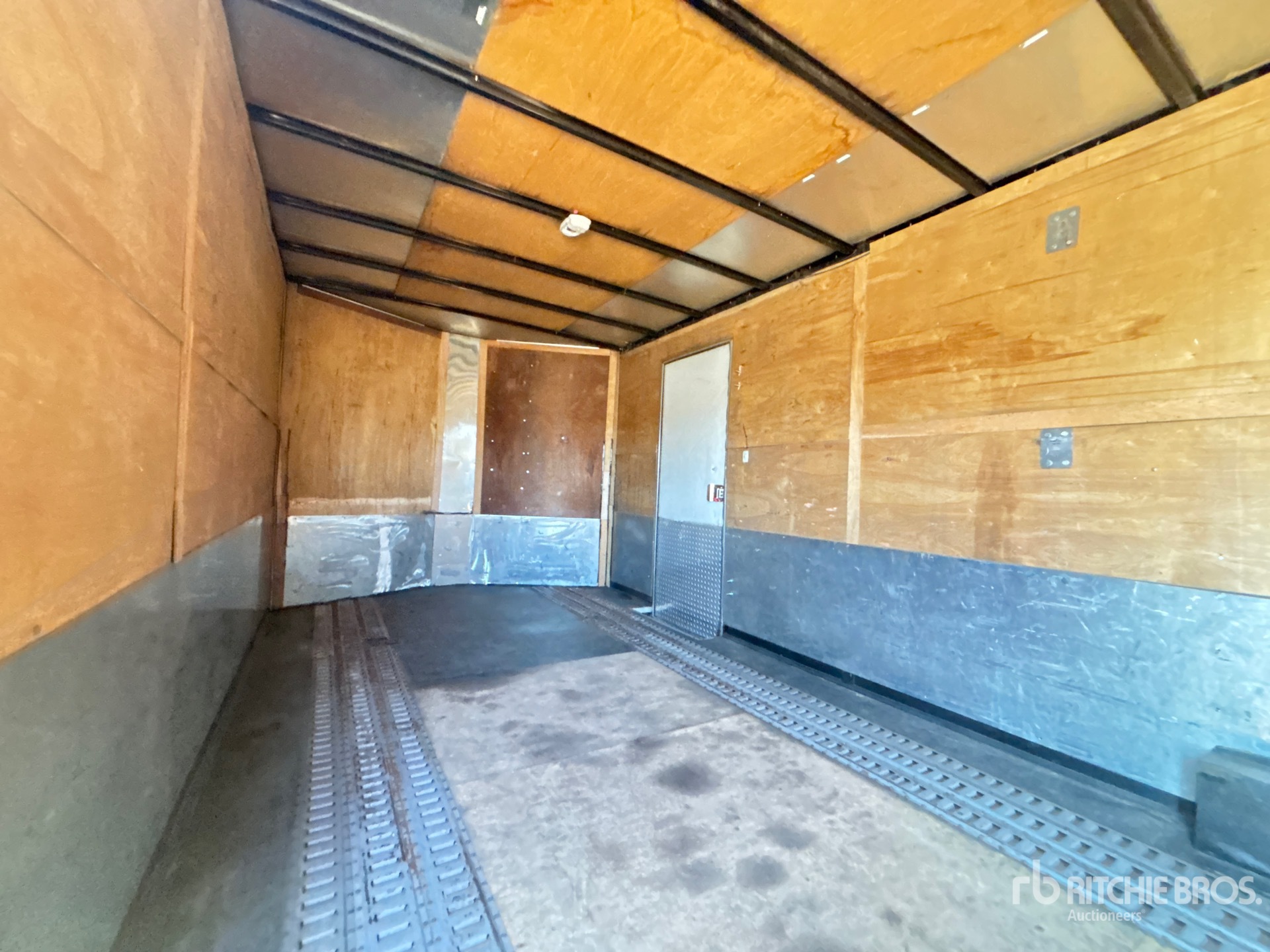 2016 Wells Cargo 24 FT T/A CAR HAULER