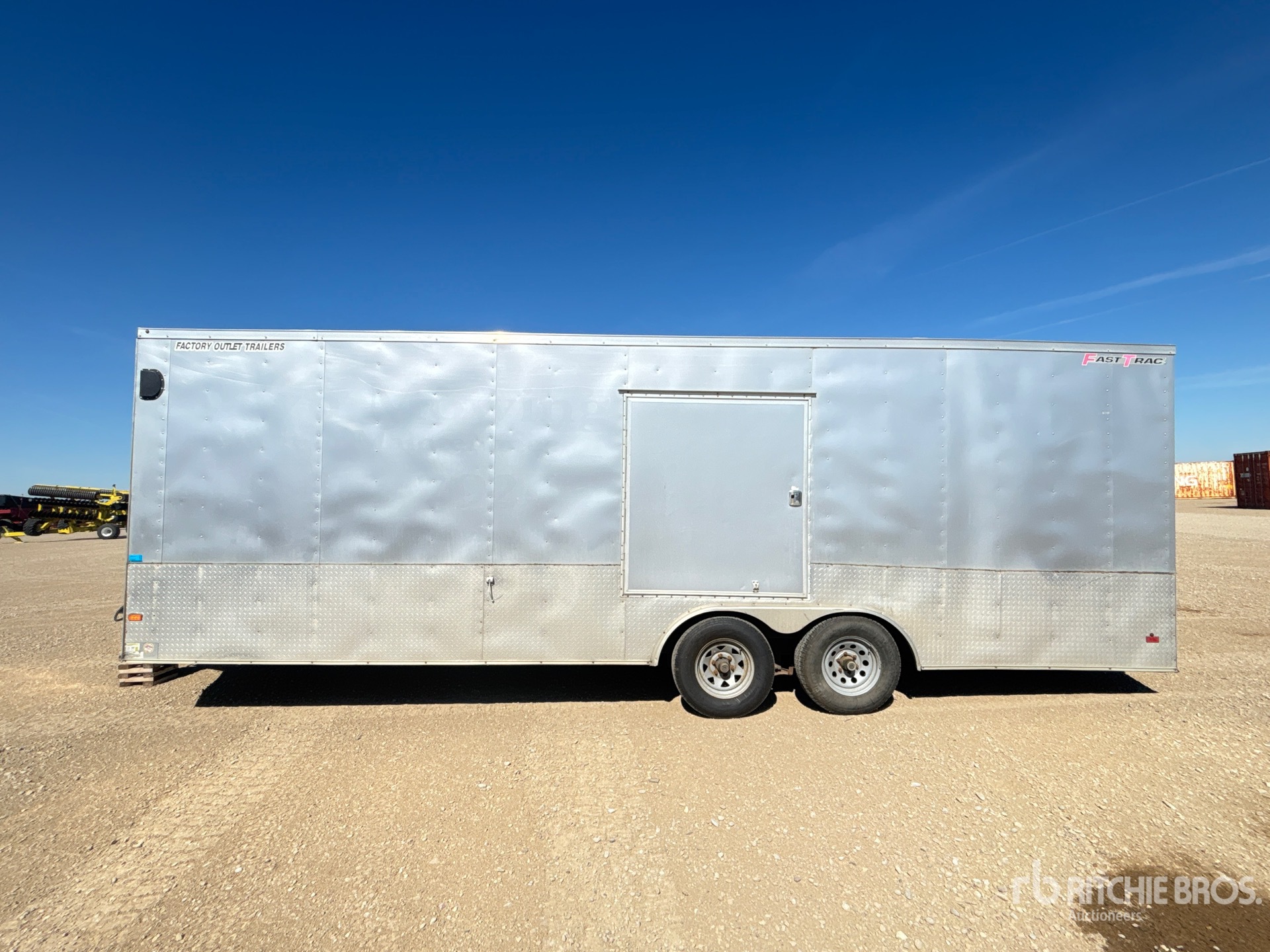 2016 Wells Cargo 24 FT T/A CAR HAULER