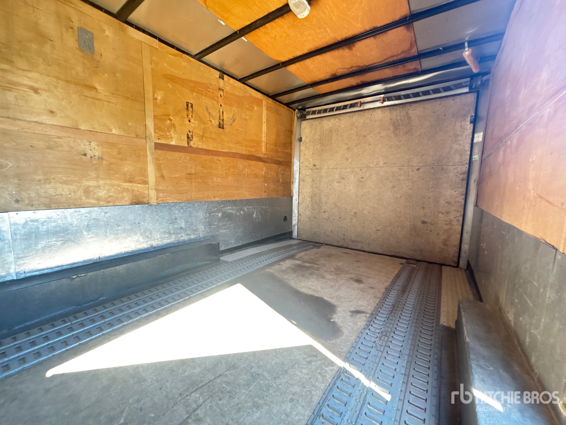 2016 Wells Cargo 24 FT T/A CAR HAULER