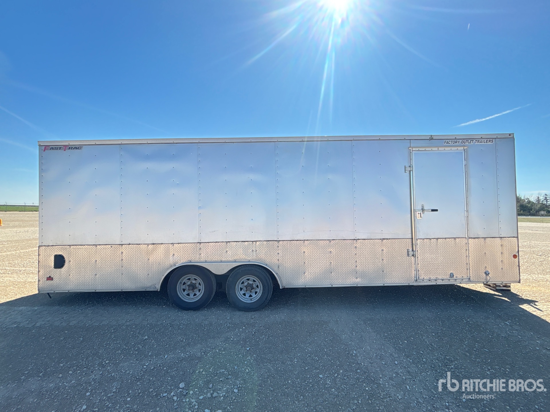 2016 Wells Cargo 24 FT T/A CAR HAULER