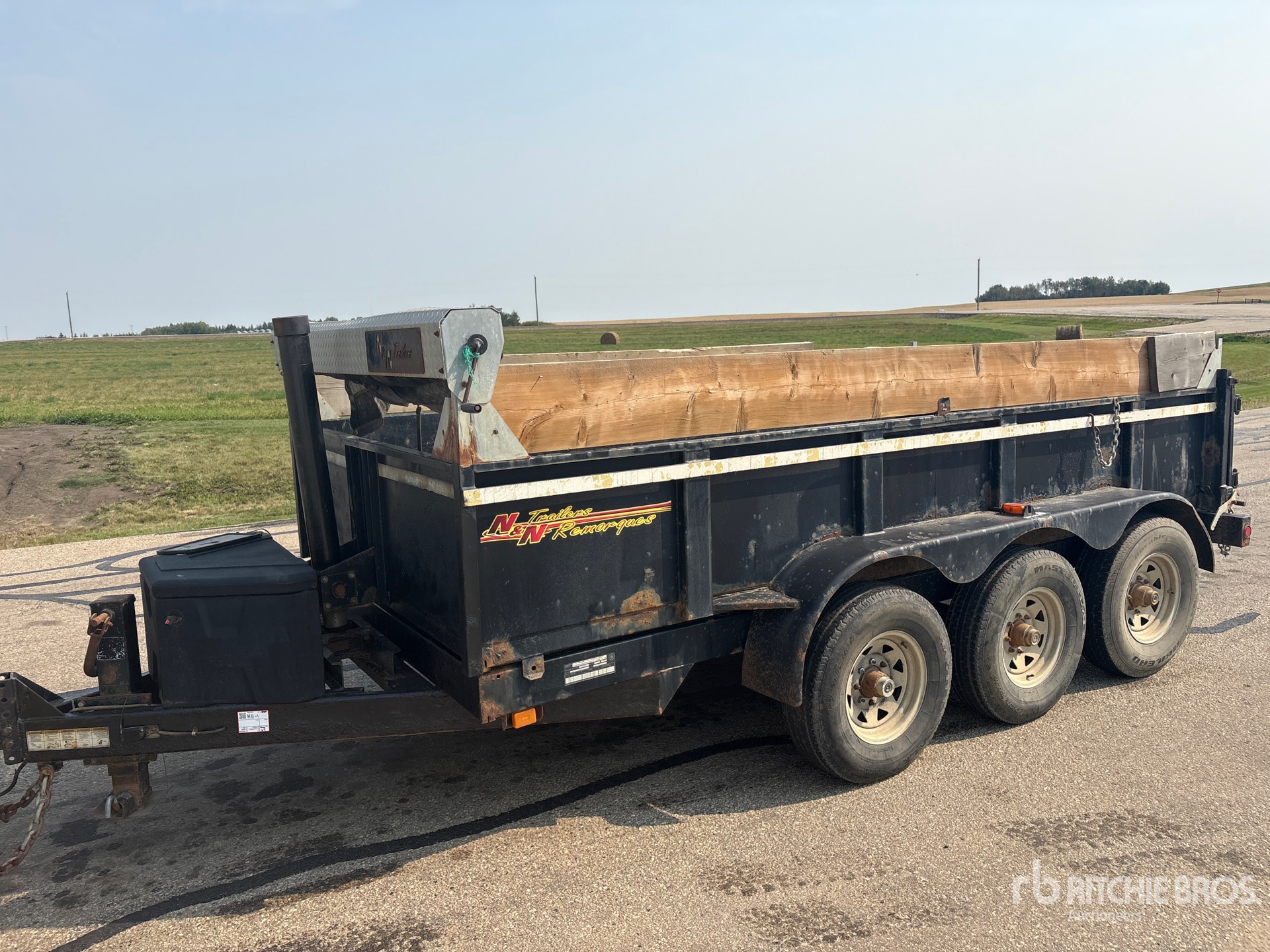 2011 N & N 14 FT TRI/A