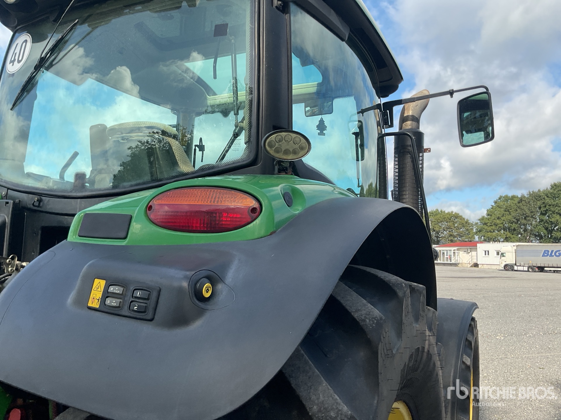 2013 John Deere 6140R