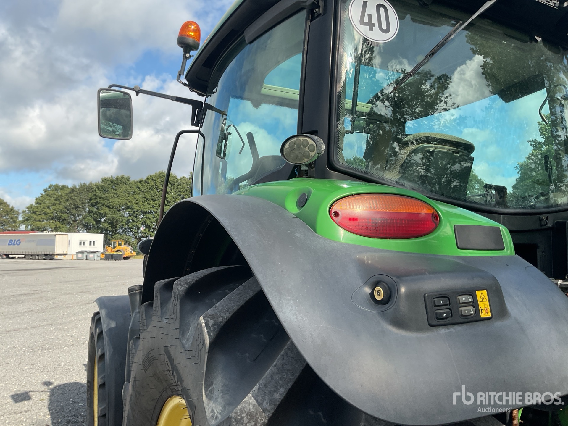 2013 John Deere 6140R