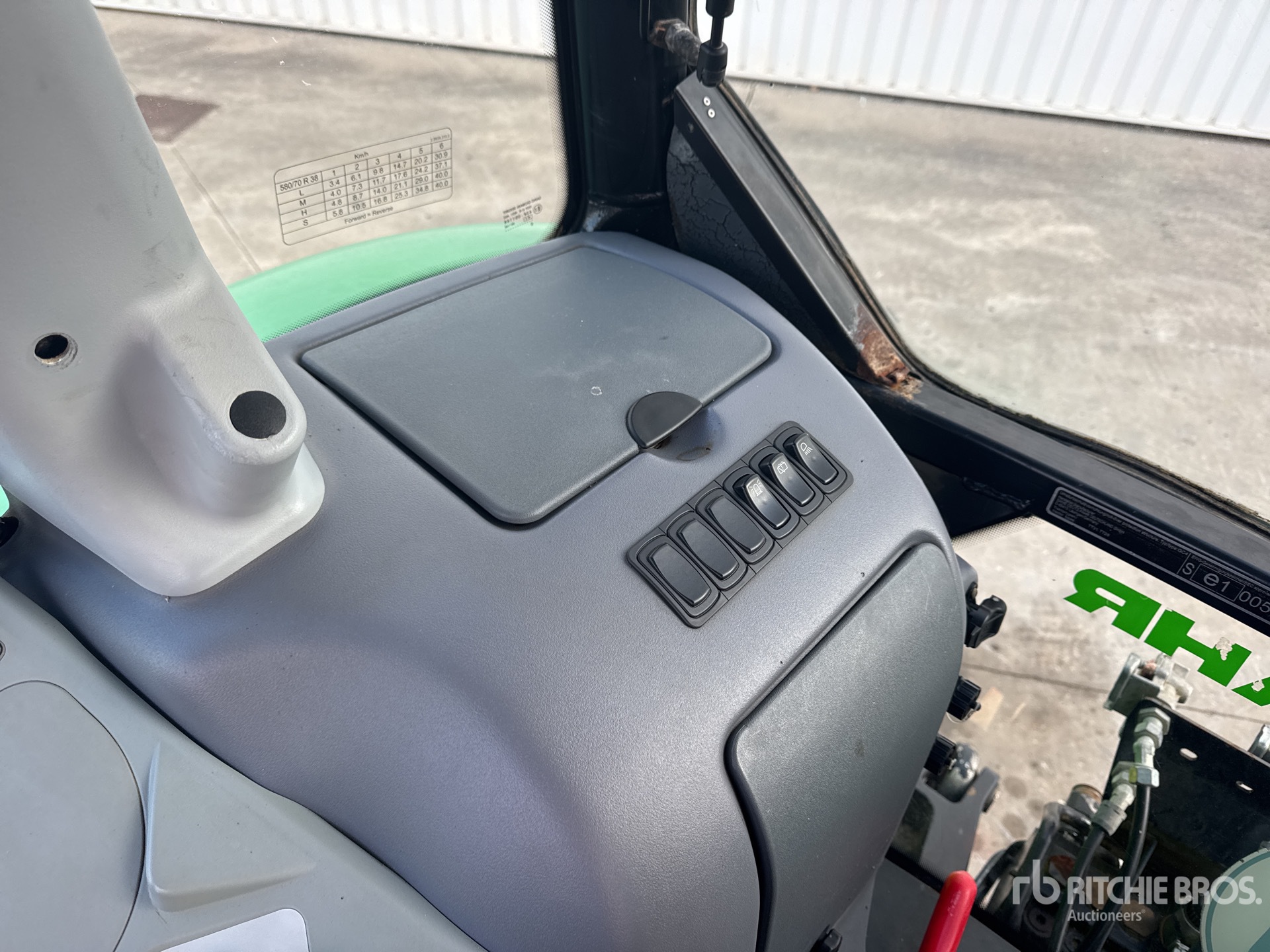 2011 Deutz-Fahr AGROTRON M625