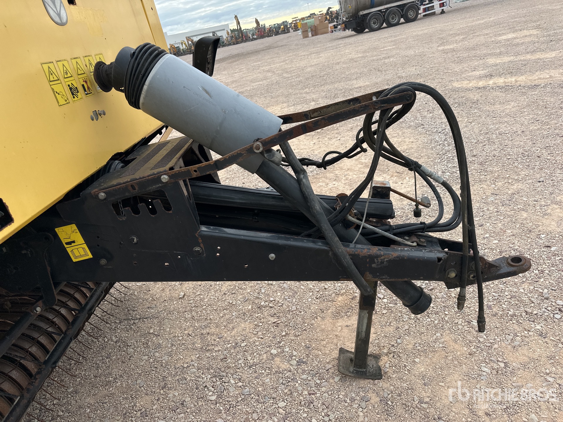 2006 New Holland BR740A