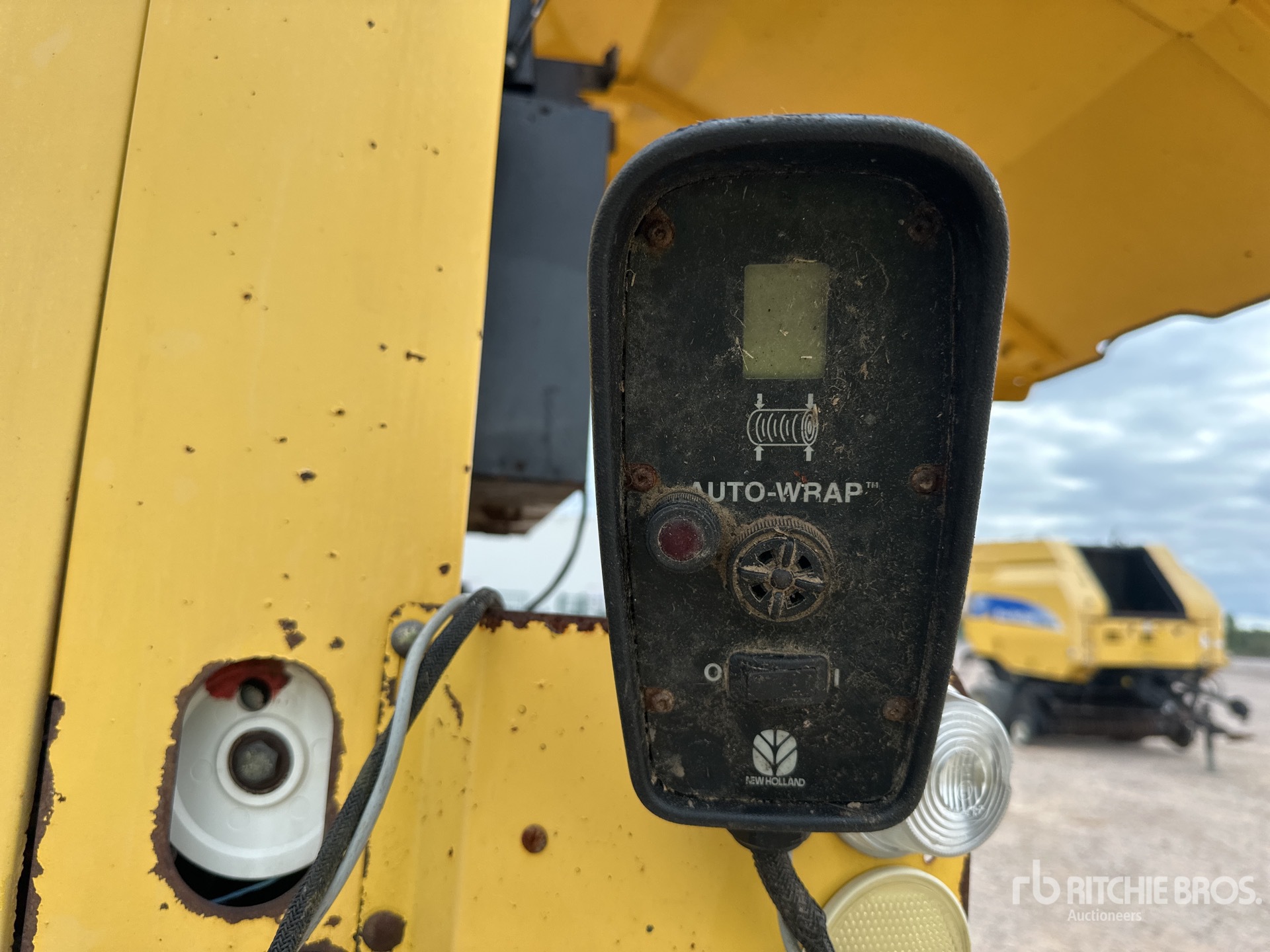 2006 New Holland BR740A