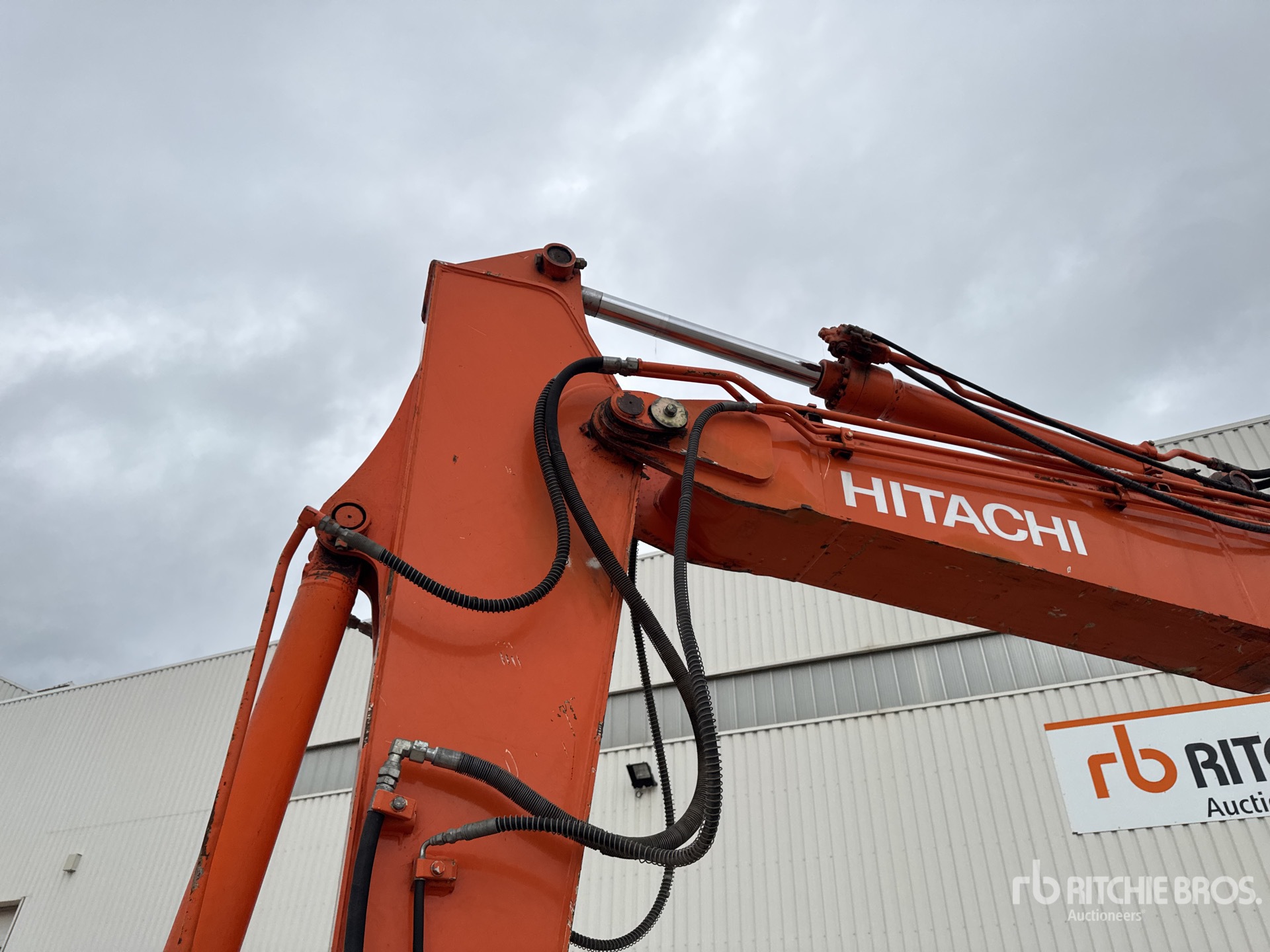 2013 Hitachi ZX140W-3