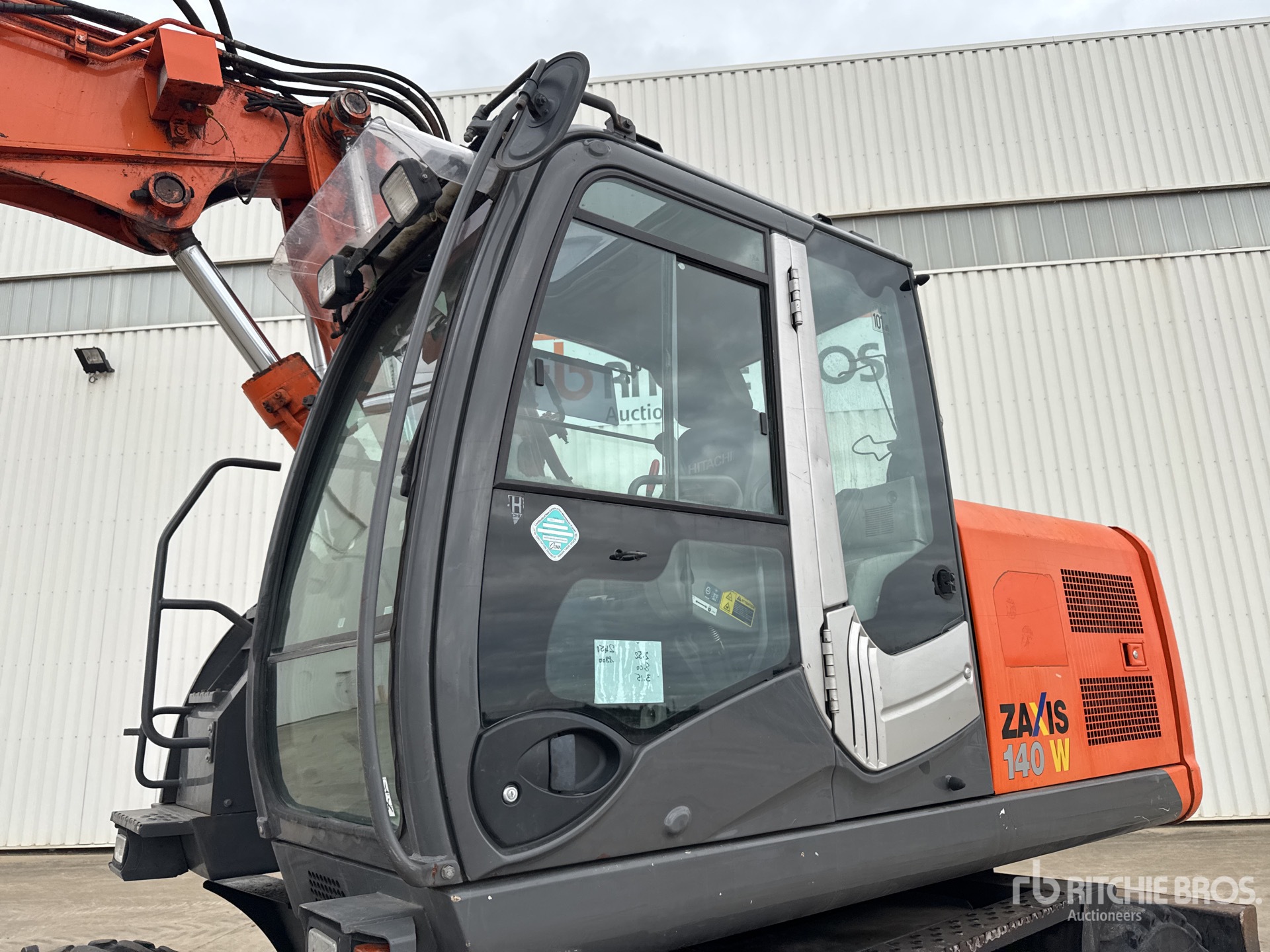 2013 Hitachi ZX140W-3