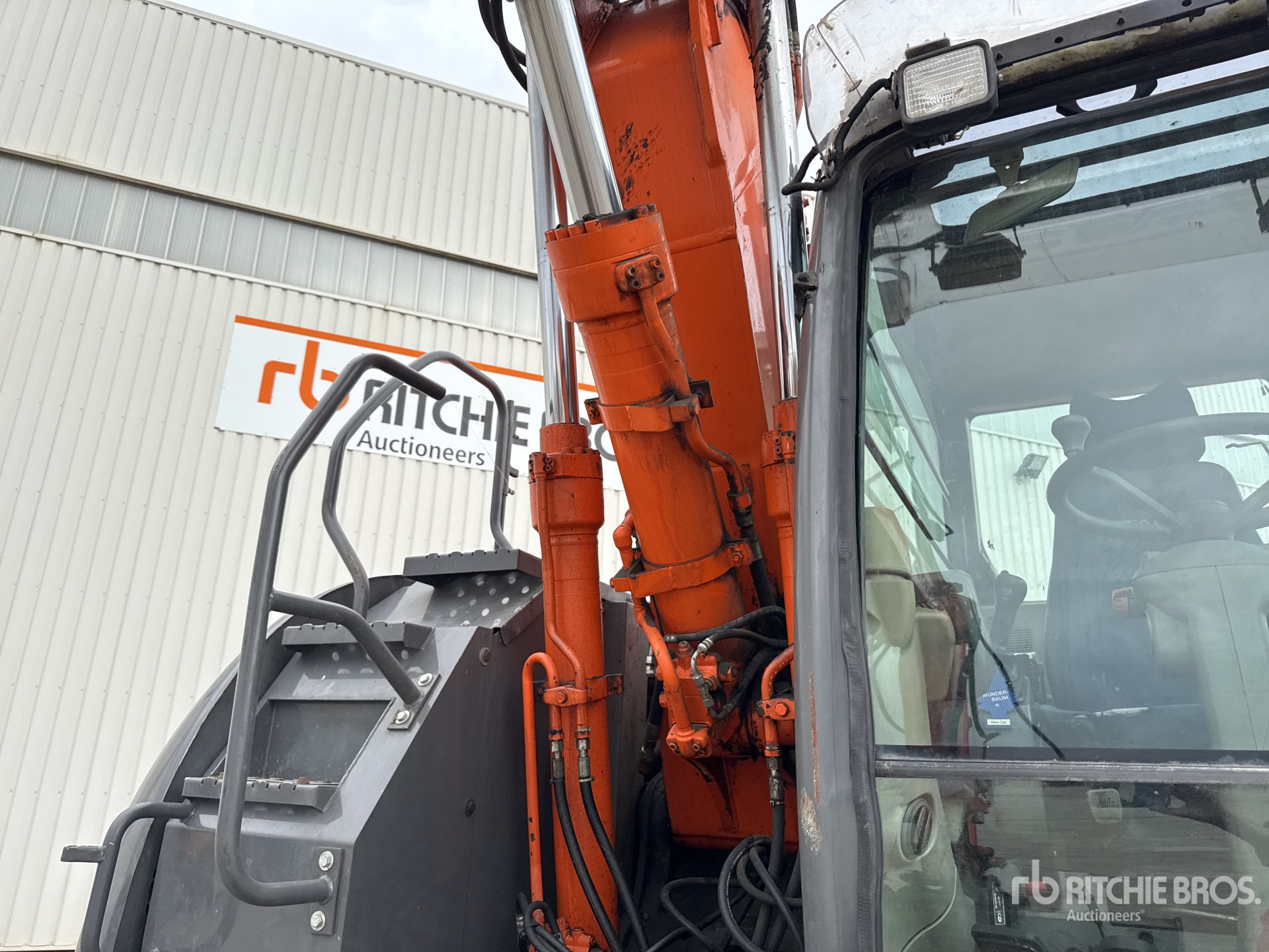 2013 Hitachi ZX140W-3