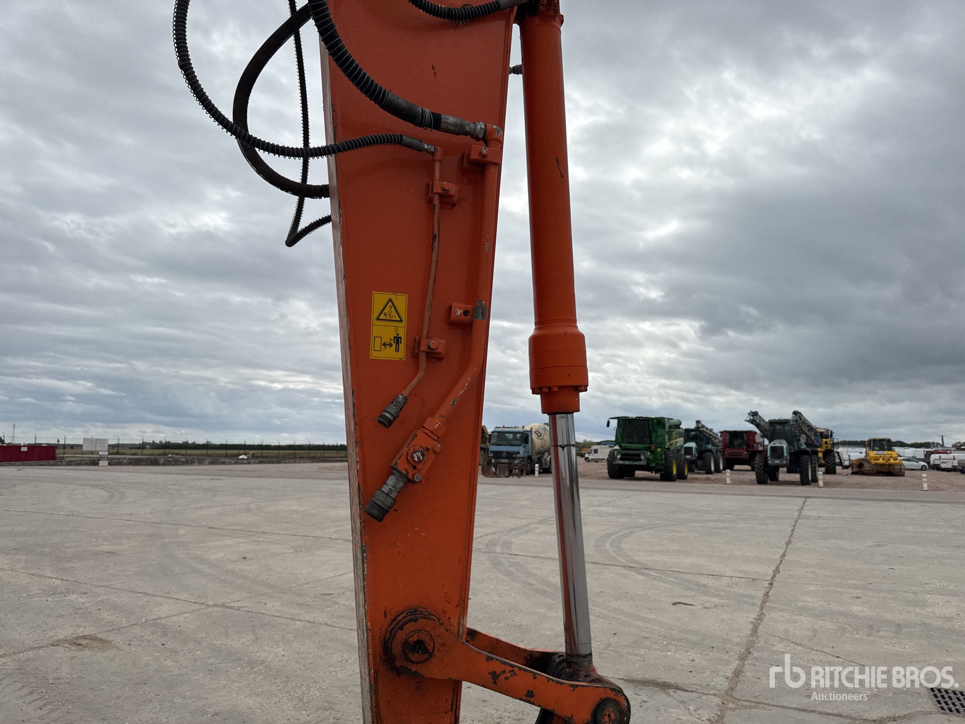 2013 Hitachi ZX140W-3