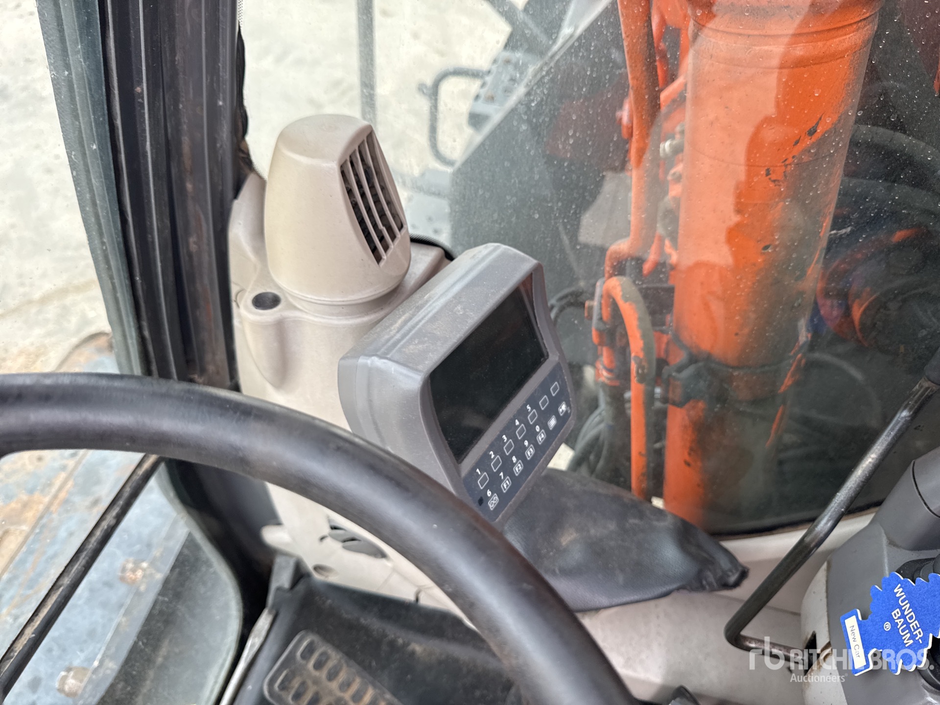 2013 Hitachi ZX140W-3
