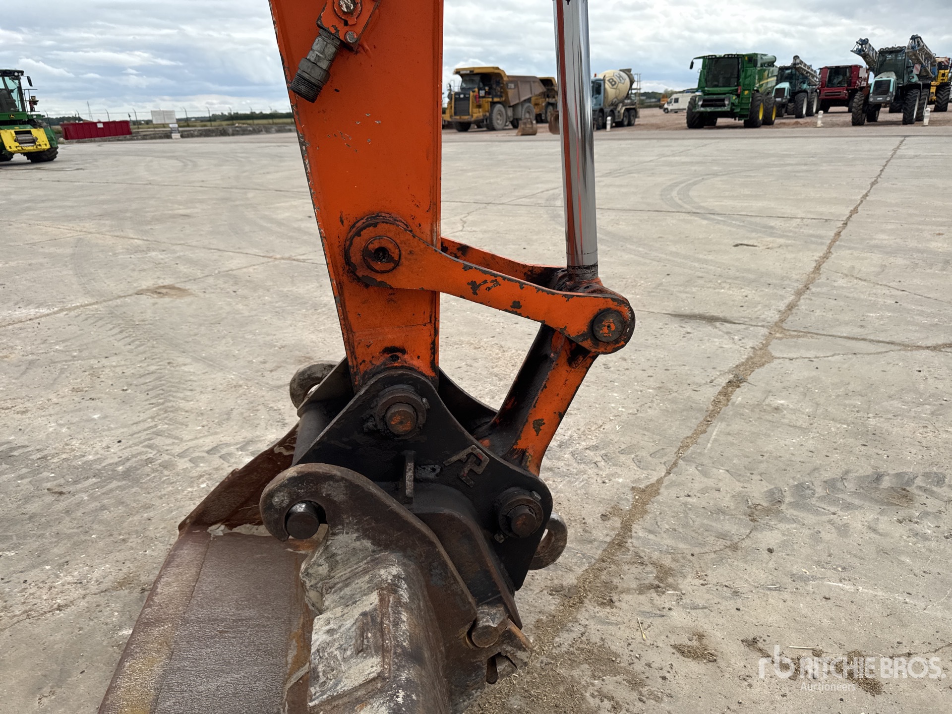 2013 Hitachi ZX140W-3