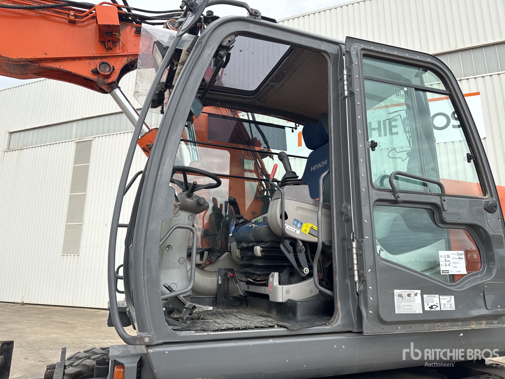 2013 Hitachi ZX140W-3