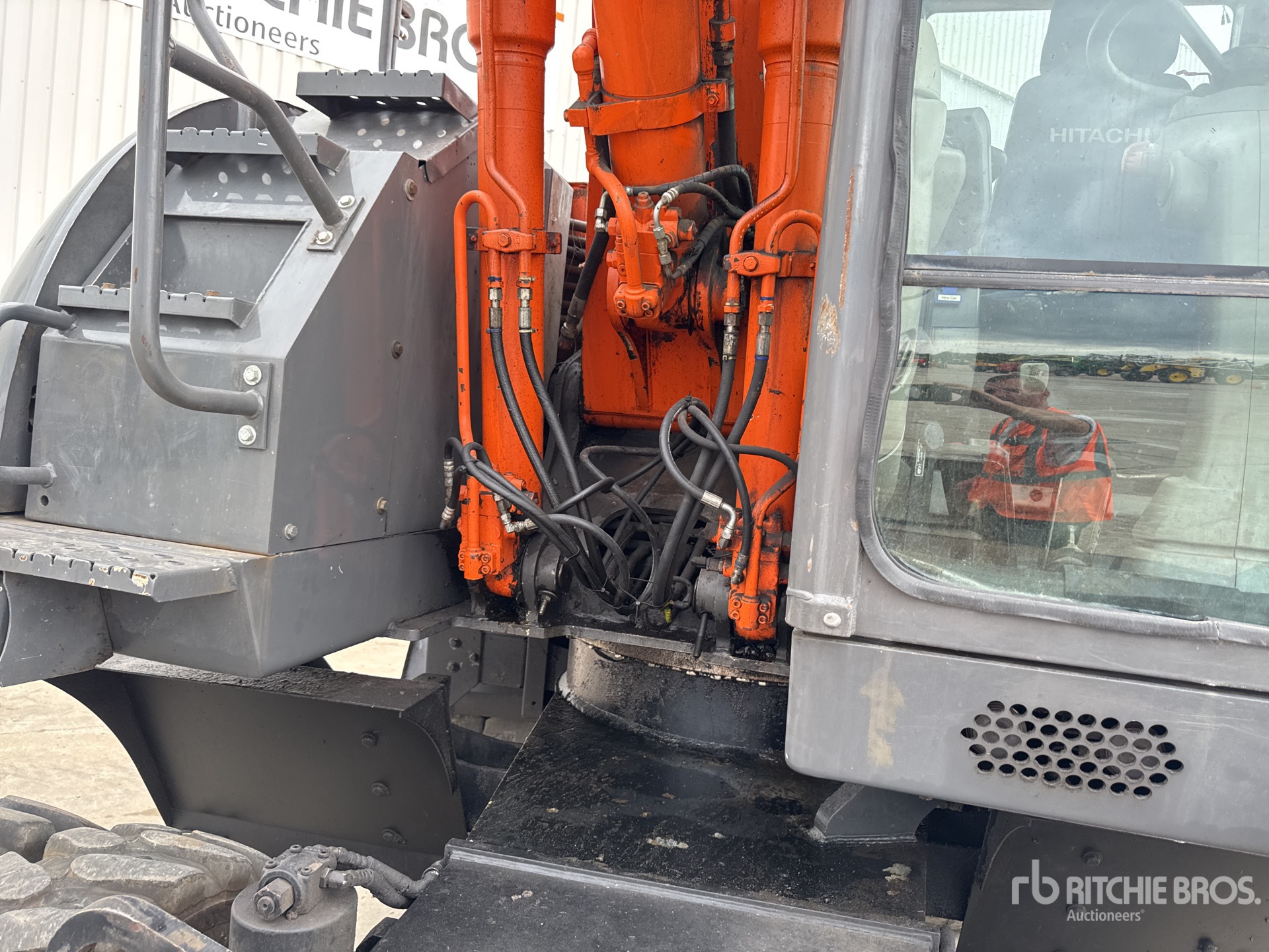 2013 Hitachi ZX140W-3