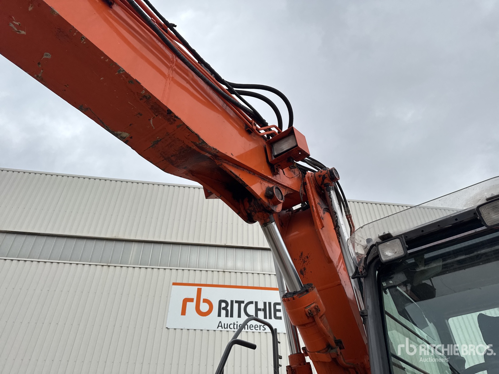 2013 Hitachi ZX140W-3