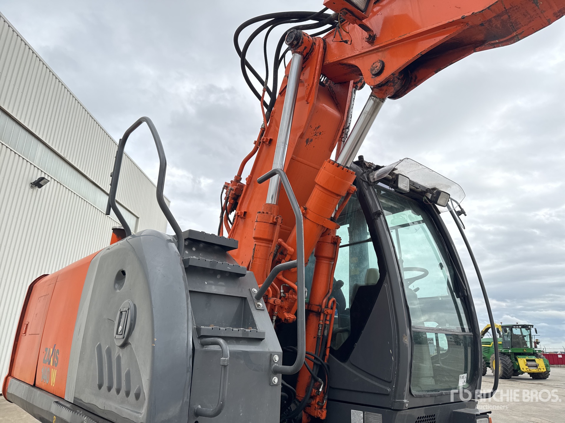 2013 Hitachi ZX140W-3