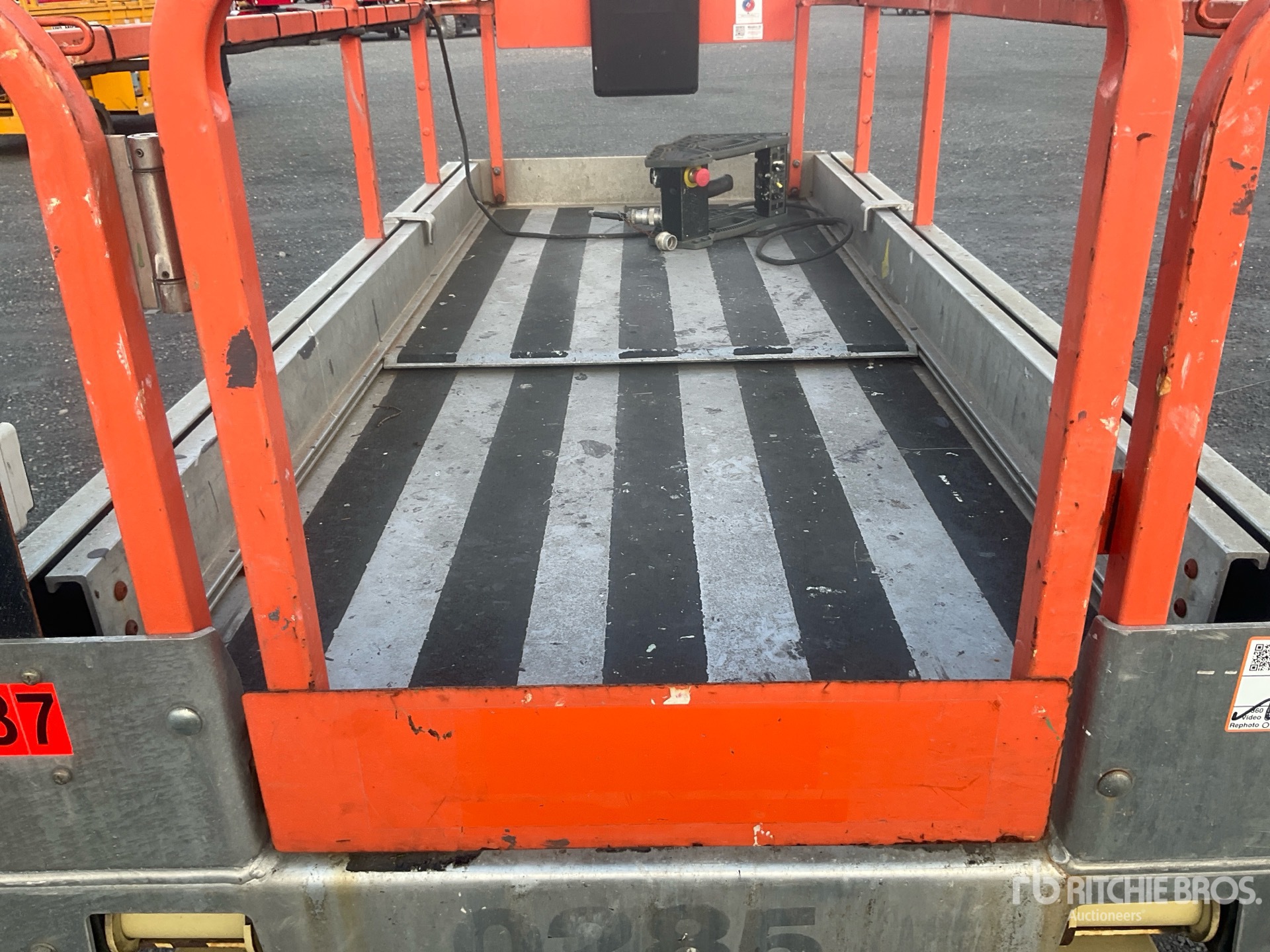 2007 JLG 3246ES