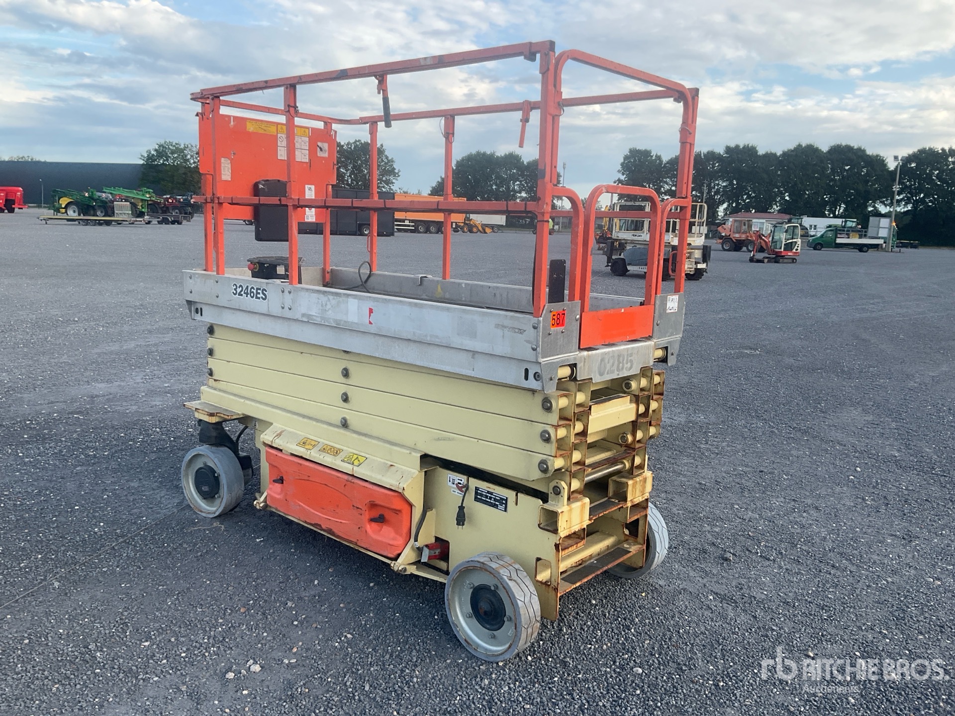 2007 JLG 3246ES