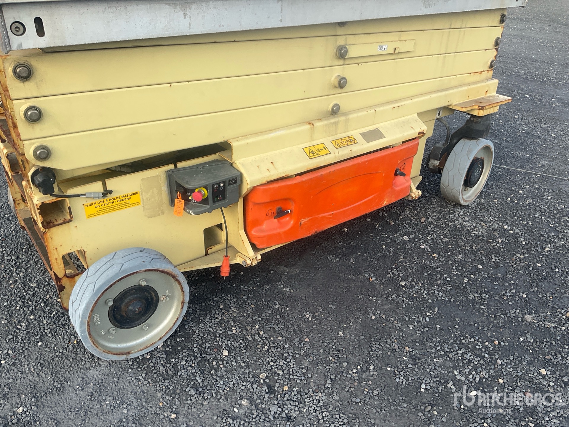 2007 JLG 3246ES