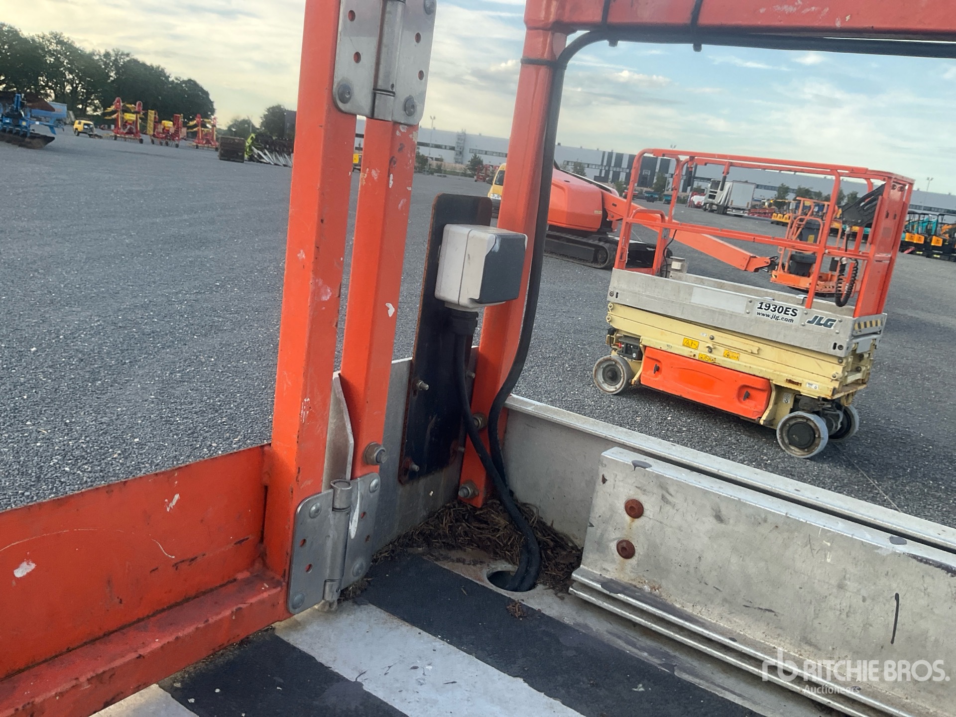 2007 JLG 3246ES