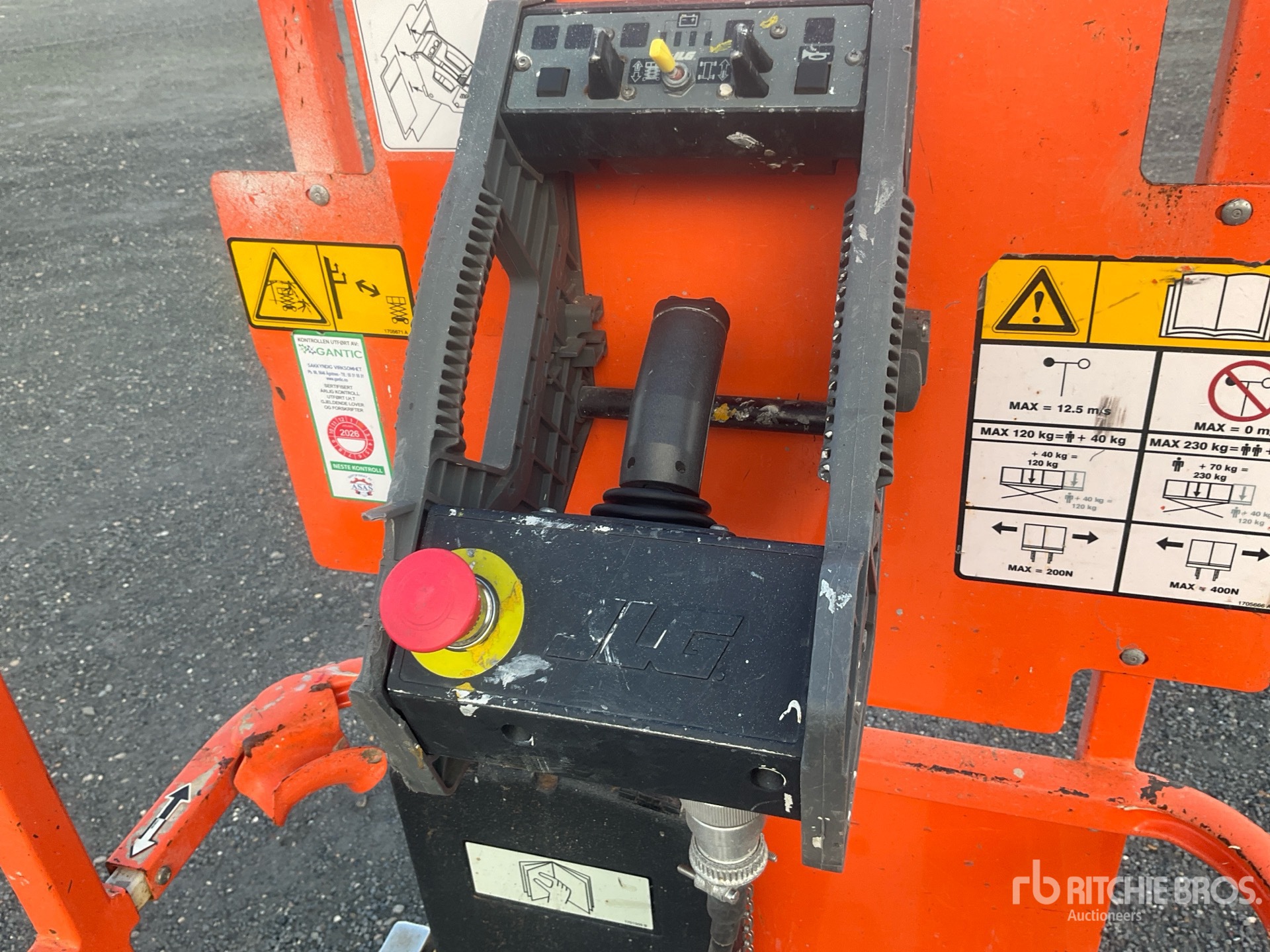 2013 JLG 1930 ES