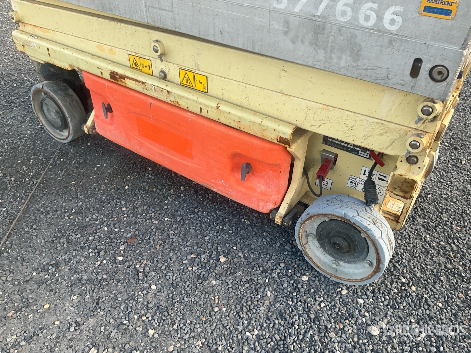 2013 JLG 1930 ES