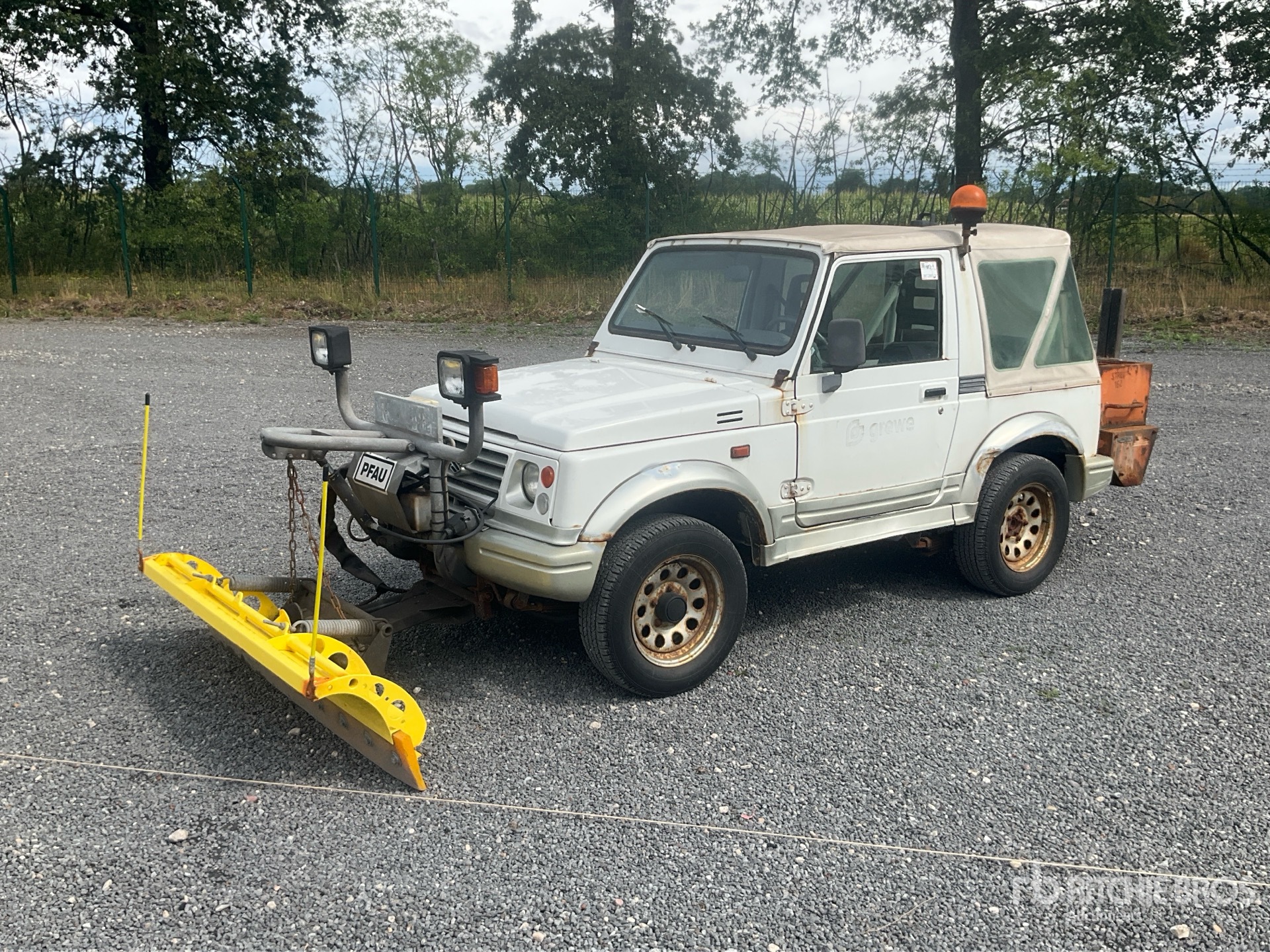 General Appearance with Picture, Left Front Corner