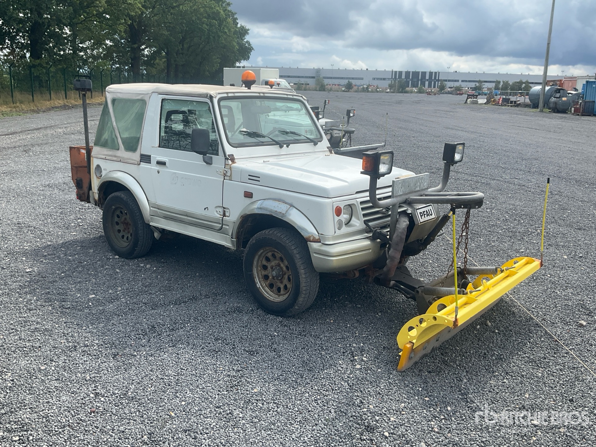 General Appearance with Picture, Right Front Corner