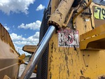 Hydraulics with Blade Lift Cylinders